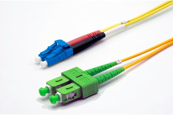 Jarretière zip 2,0mm OS2 G652D SC-APC/LC-UPC LSZH jaune 1m