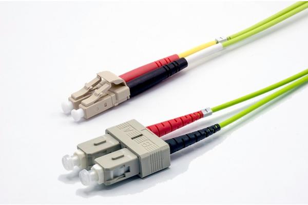 Jarretière zip 2,0mm OM5 50/125 SC-UPC/LC-UPC LSZH lime 20m