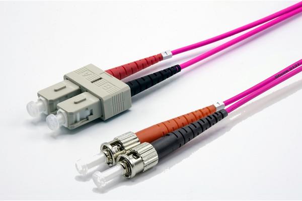 Jarretière zip 2,0mm OM4 50/125 SC-UPC/ST-UPC LSZH magenta 30m