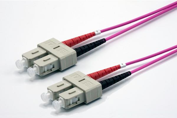 Jarretière zip 2,0mm OM4 50/125 SC-UPC/SC-UPC LSZH magenta 50m