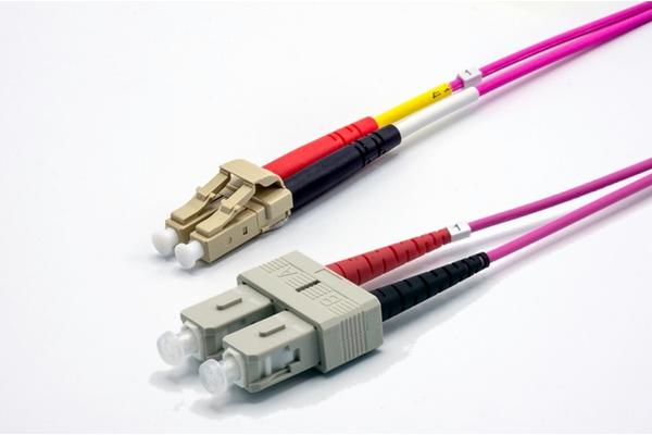 Jarretière zip 2,0mm OM4 50/125 SC-UPC/LC-UPC LSZH magenta 15m