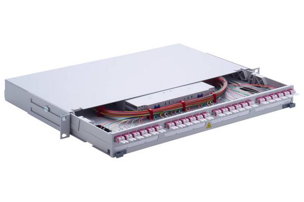 UniRack2 traversées LC duplex et 48 pigtails multimodes OM4, céramique, Bm/3