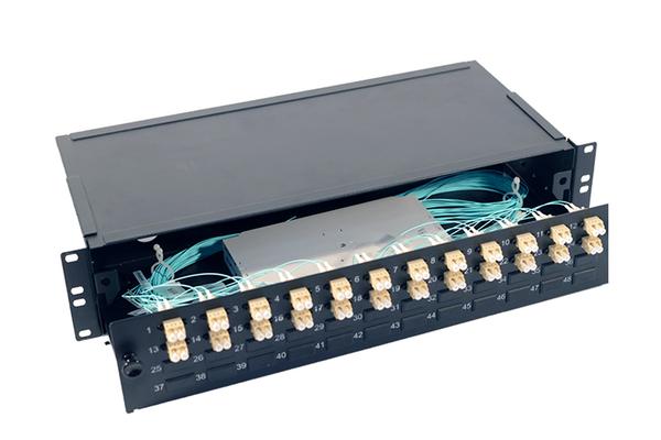 Tiroir optique coul. 2U métal 48 traversées LC duplex & pigtails multimodes, OM4