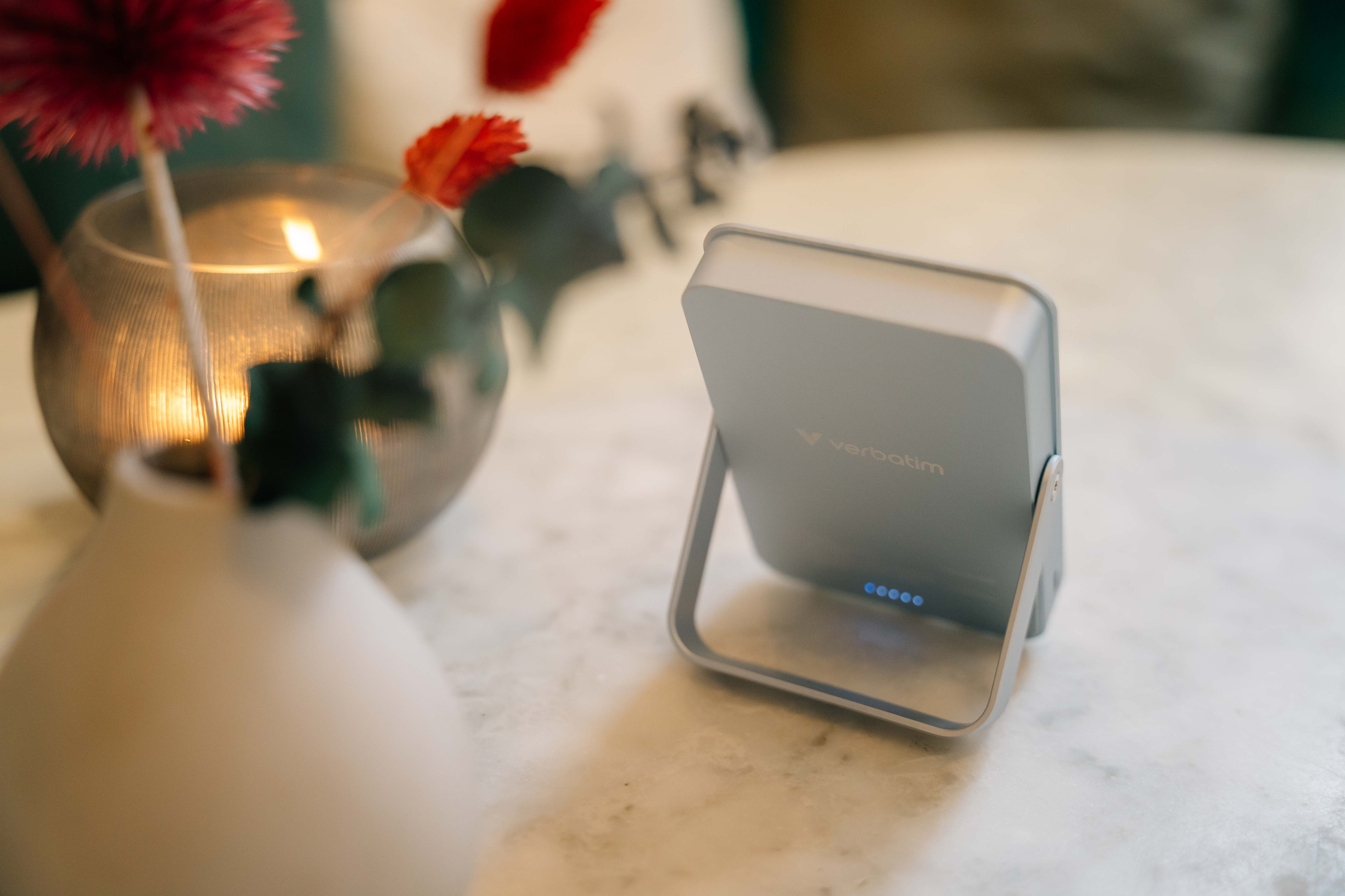 Charge 'n' Go Power Bank with Stand Magn