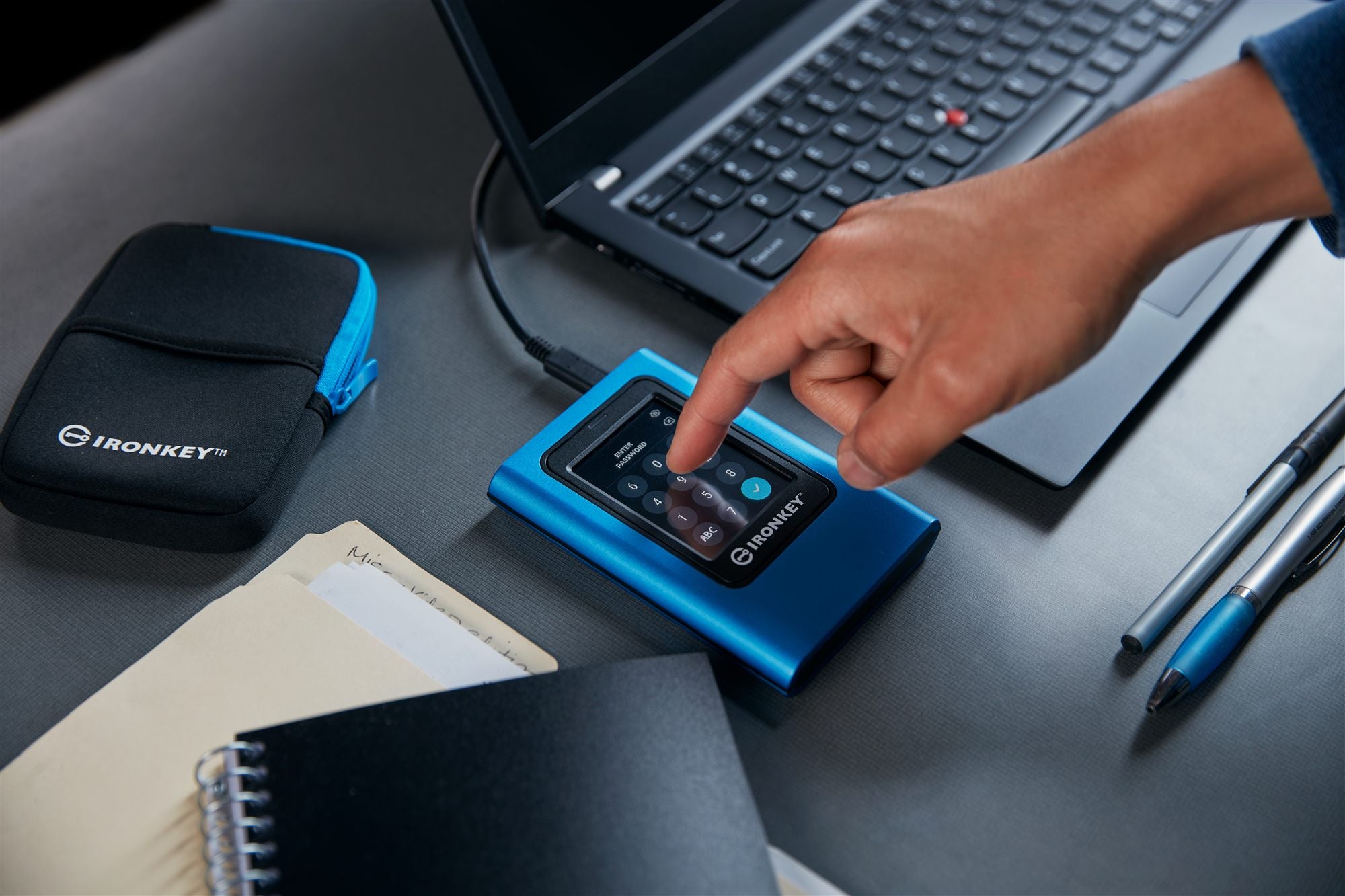 KINGSTON 3840Go IronKey Vault Privacy 80 XTS-AES 256-bit Encrypted External SSD