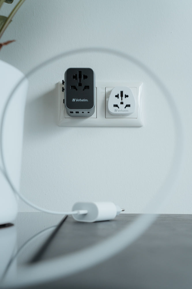 Verbatim Universal Travel Adapter UTA-03