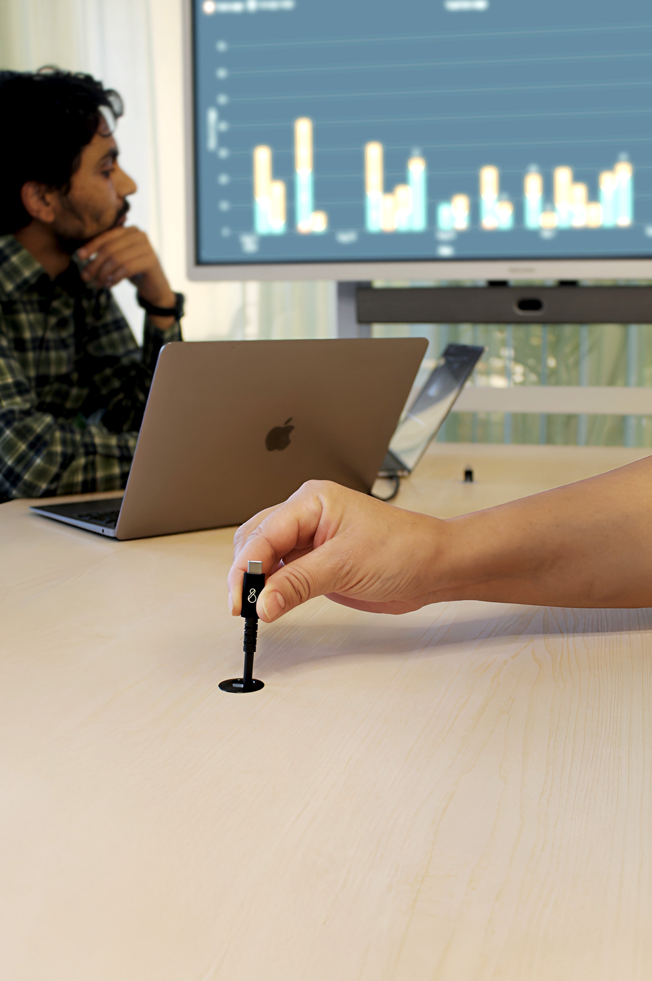 Ochno Socket, pull out, LED button, black