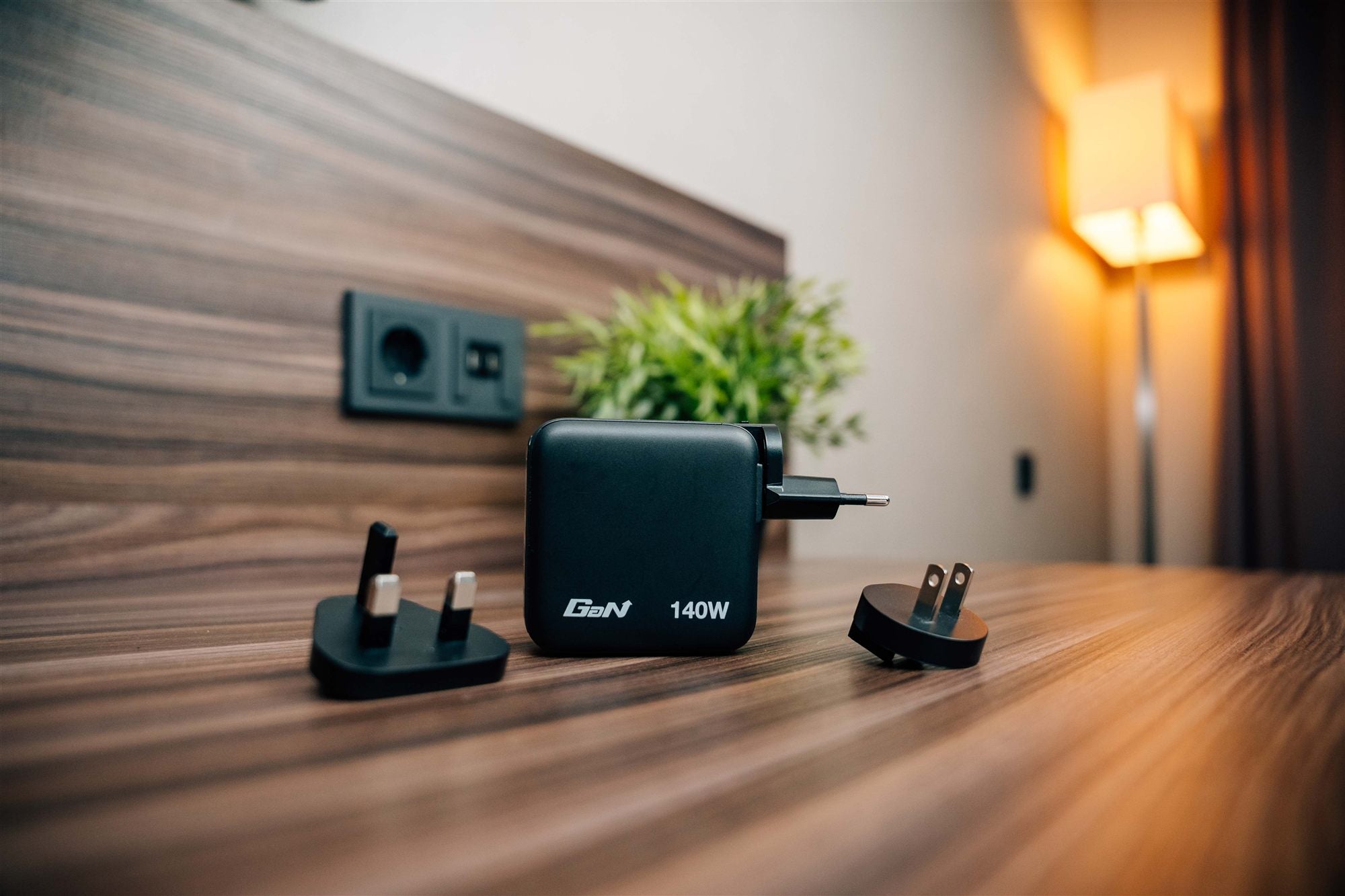 Mini GaN Charger 140W with Display