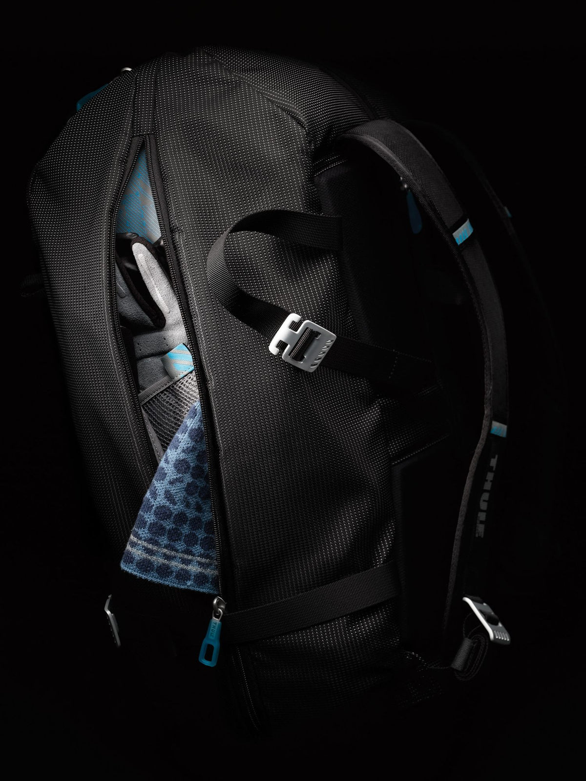Thule Nylon Duffel-Pack Black w Safezone