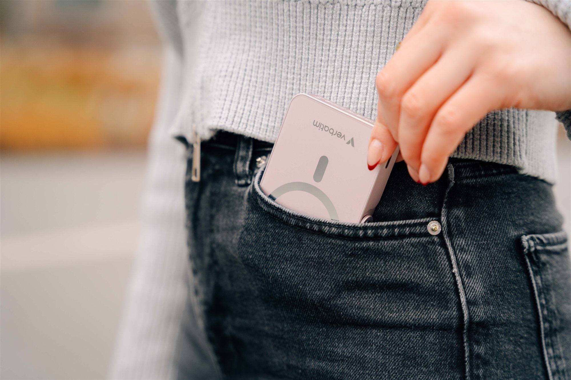 Charge 'n' Go Power Bank with Stand Magn