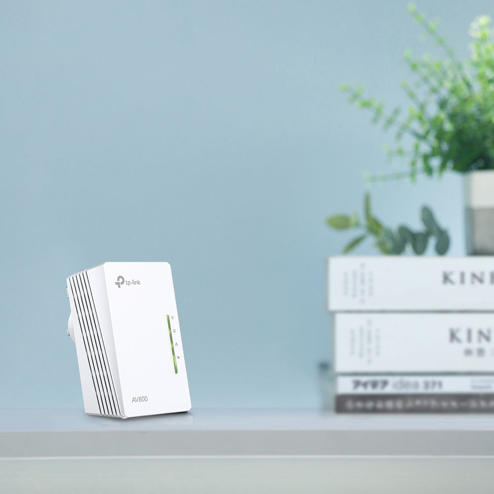 TP-LINK AV600 2-port Powerline WiFi Extender 500Mbps Powerline datarate 300Mbps wireleses N Plug and Play 2 fast ethernet port