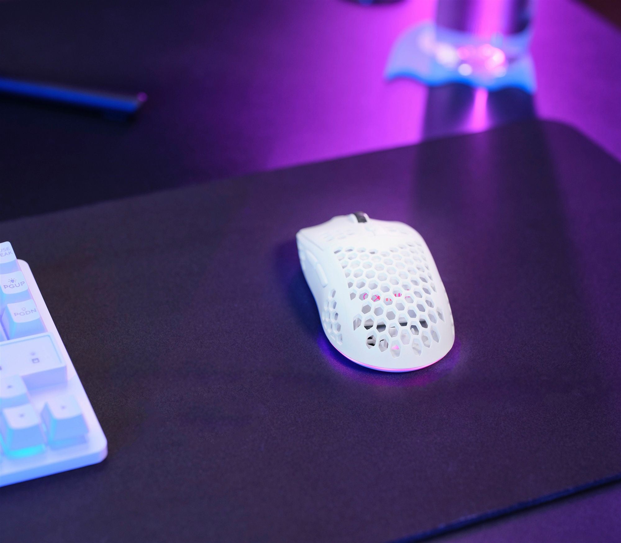 TRUST Souris gaming sans fil HELOX ultra légére - Blanche
