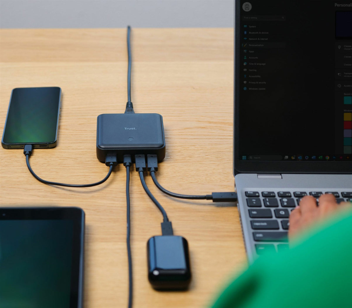 TRUST Chargeur de bureau universel MAXO USB-C 100 watts Apple PC… 4 ports - Noire