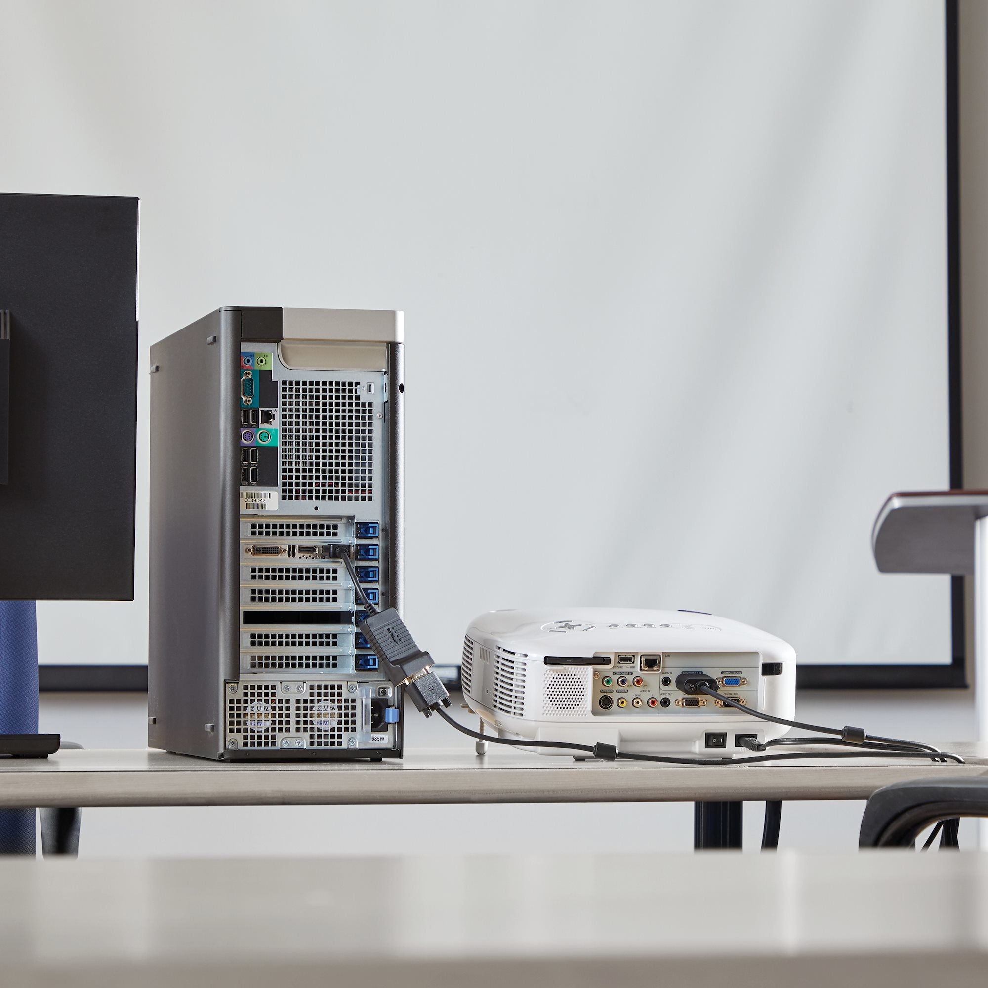 DisplayPort to VGA Video Converter