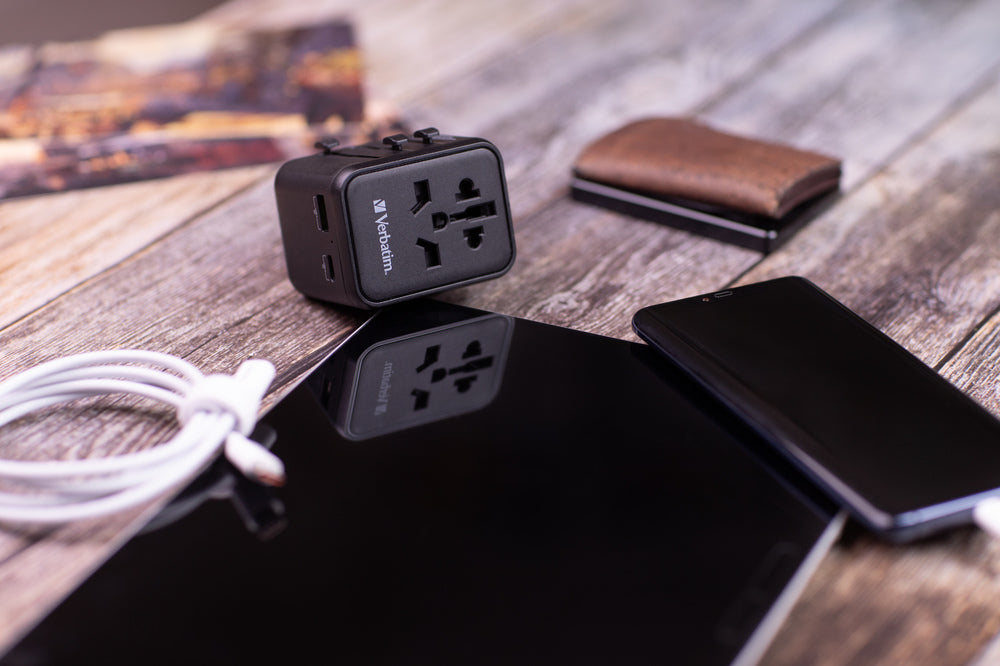 Verbatim Universal Travel Adapter UTA-02