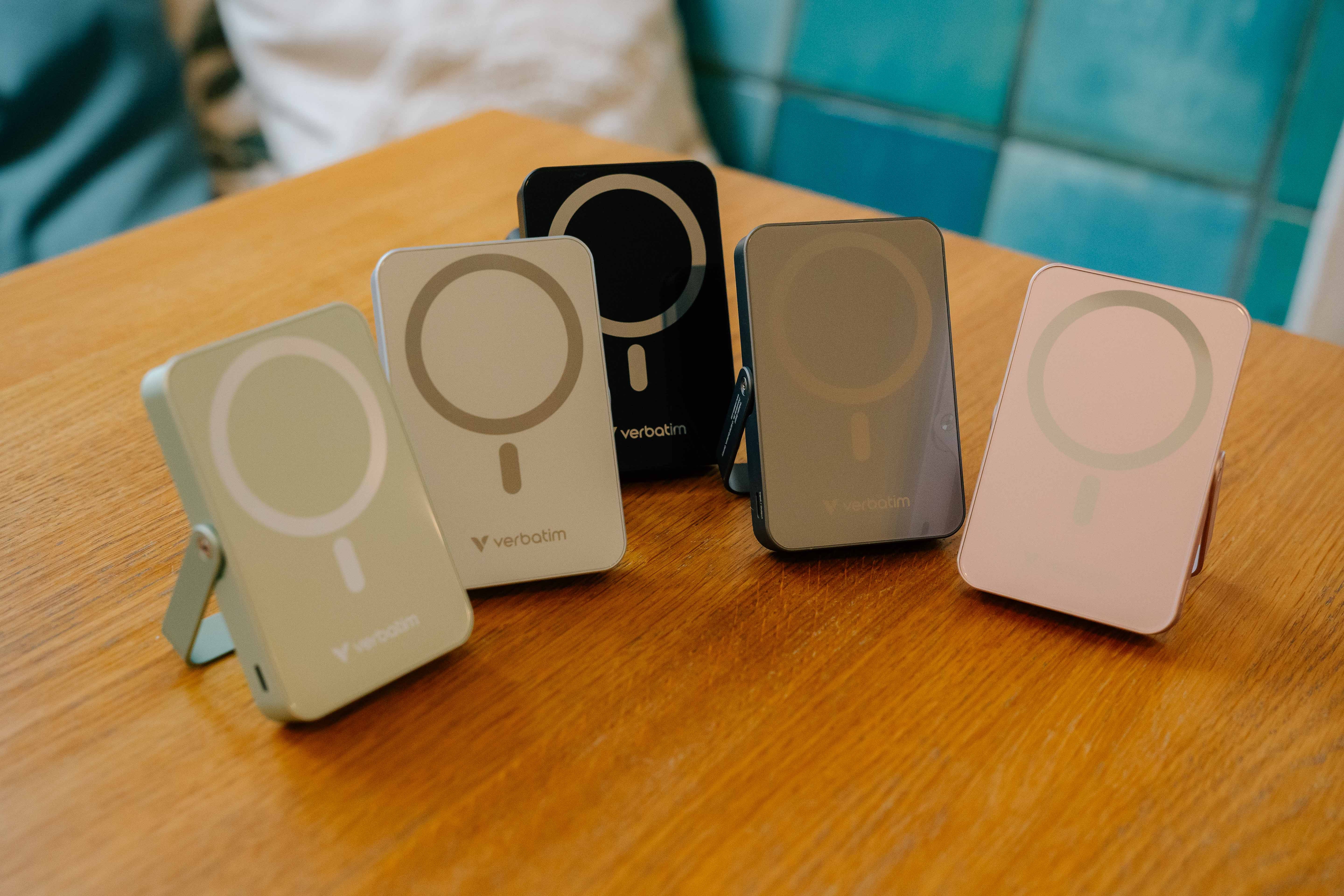 Charge 'n' Go Power Bank with Stand Magn