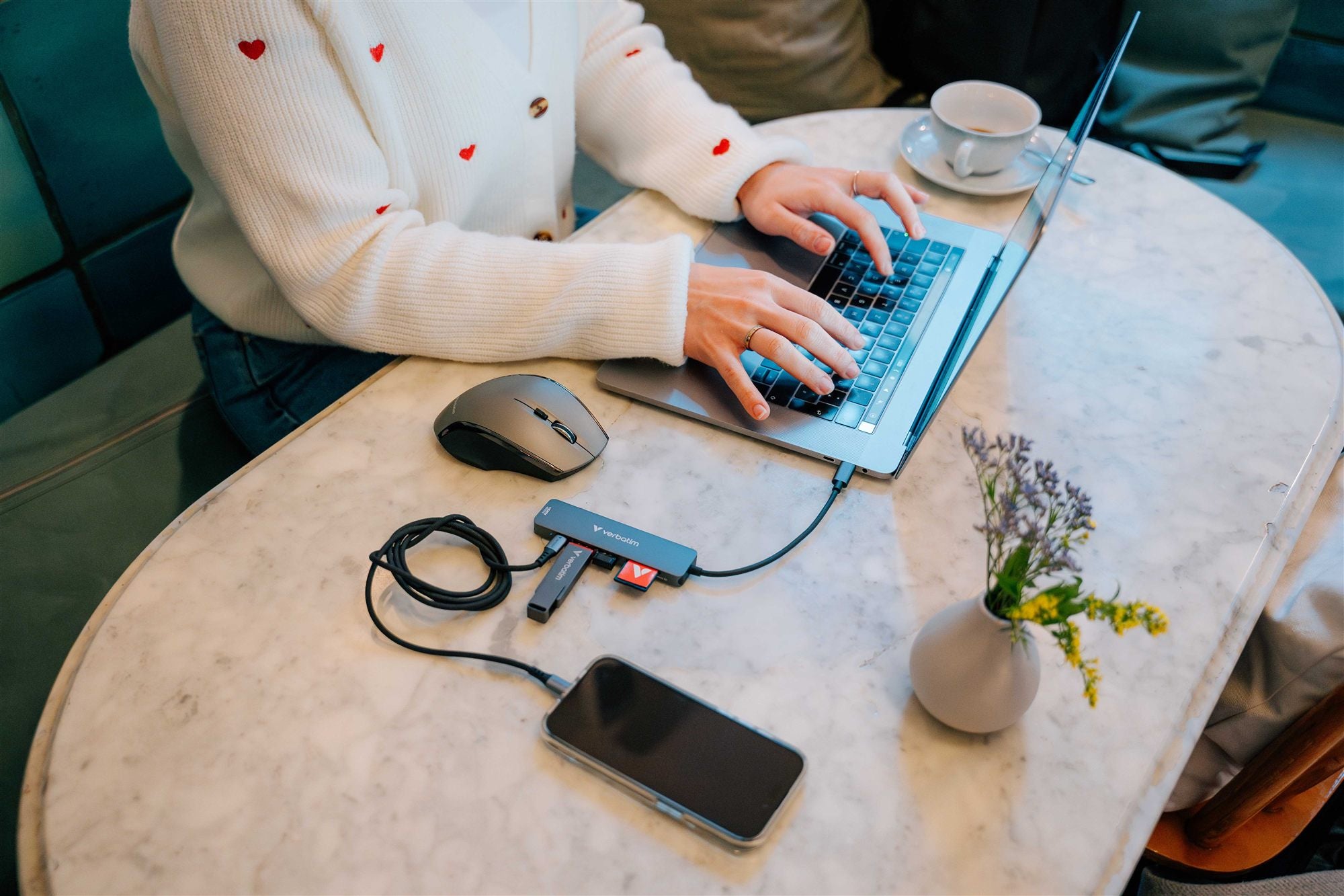USB-C Essentials Multiport Hub 6 Port w