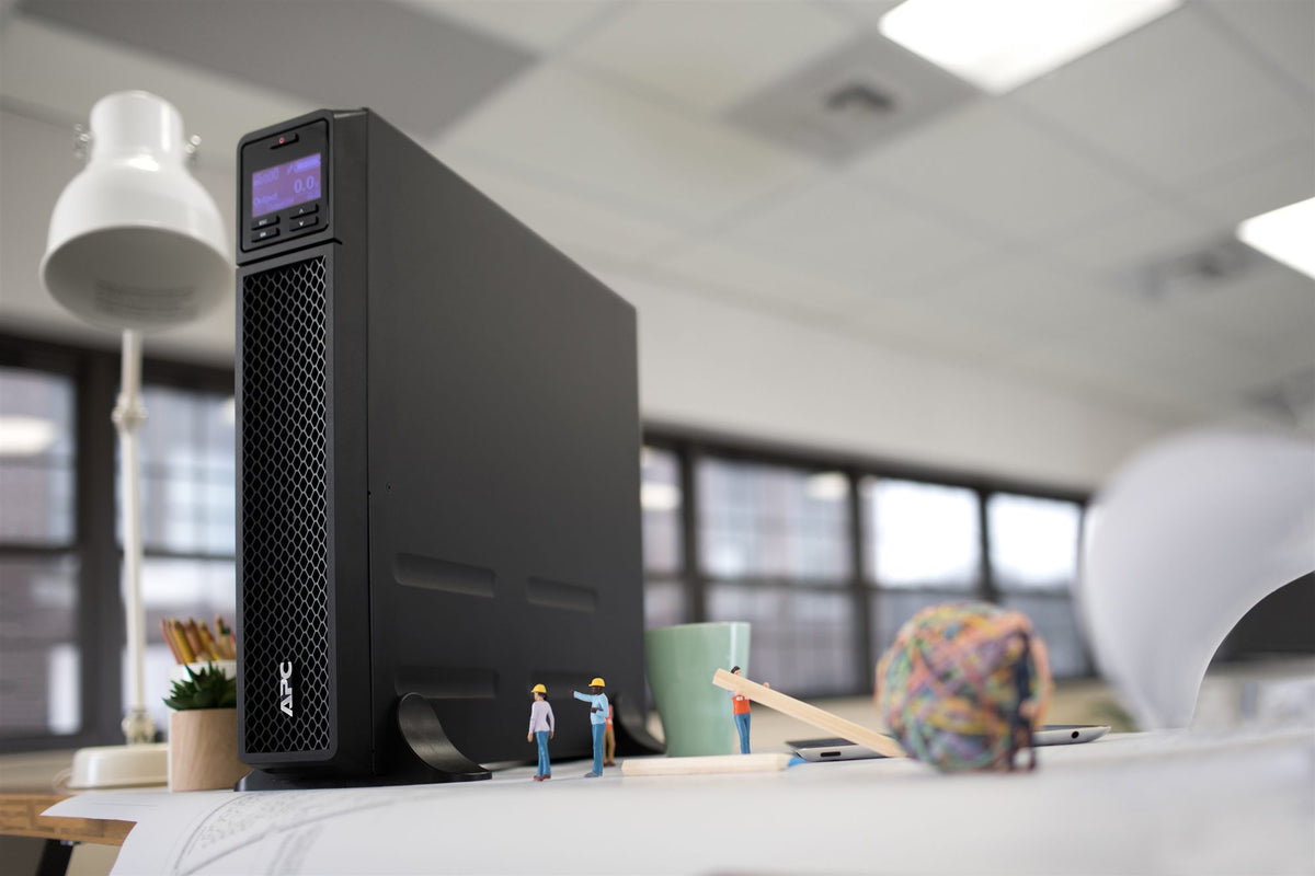 APC Smart-UPS SRT 3000VA UPS AC 208/240V 2700Watt 3000VA 1-phase USB output connectors 10 2.4m cord Black