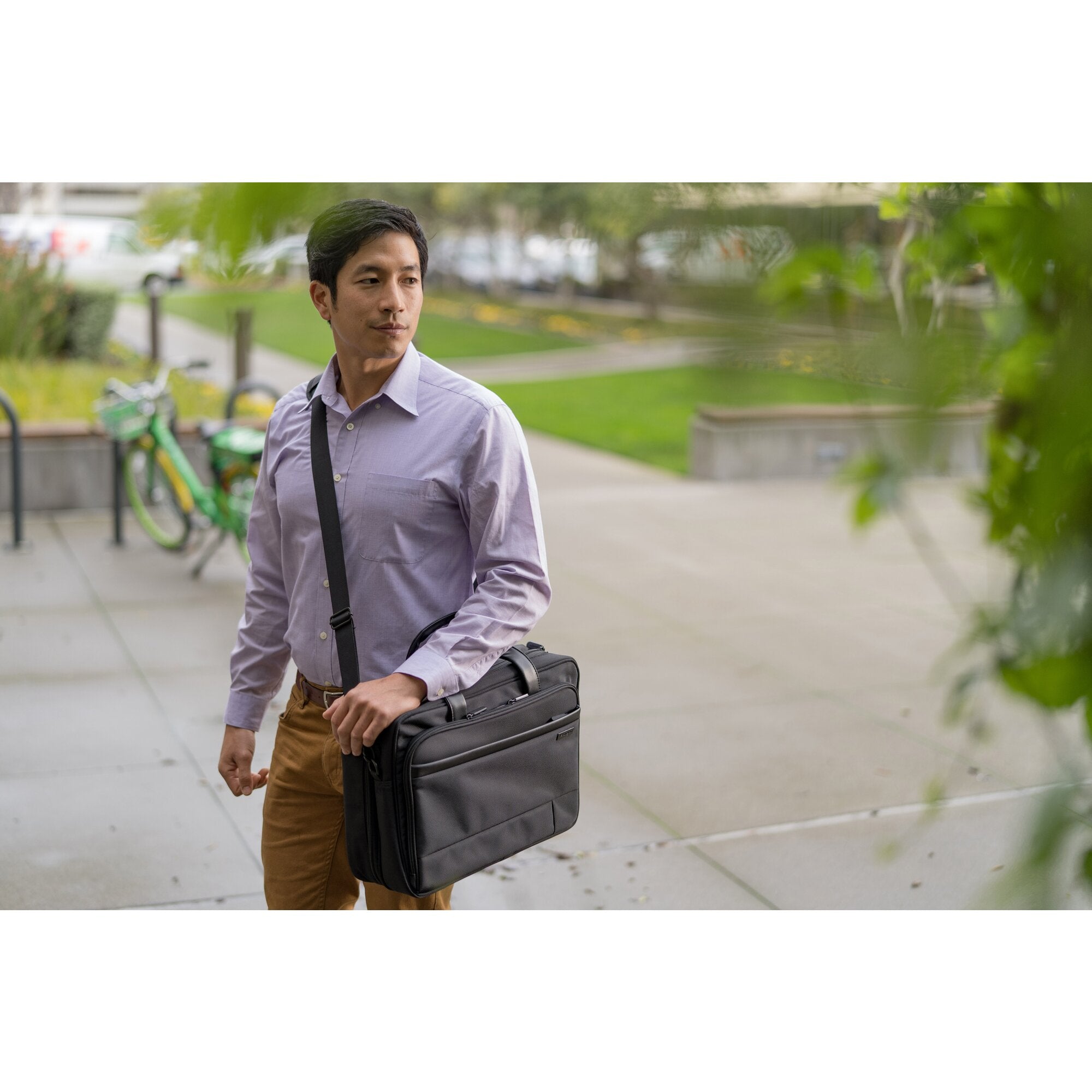 Contour" 2.0 15.6" Business Laptop Brief