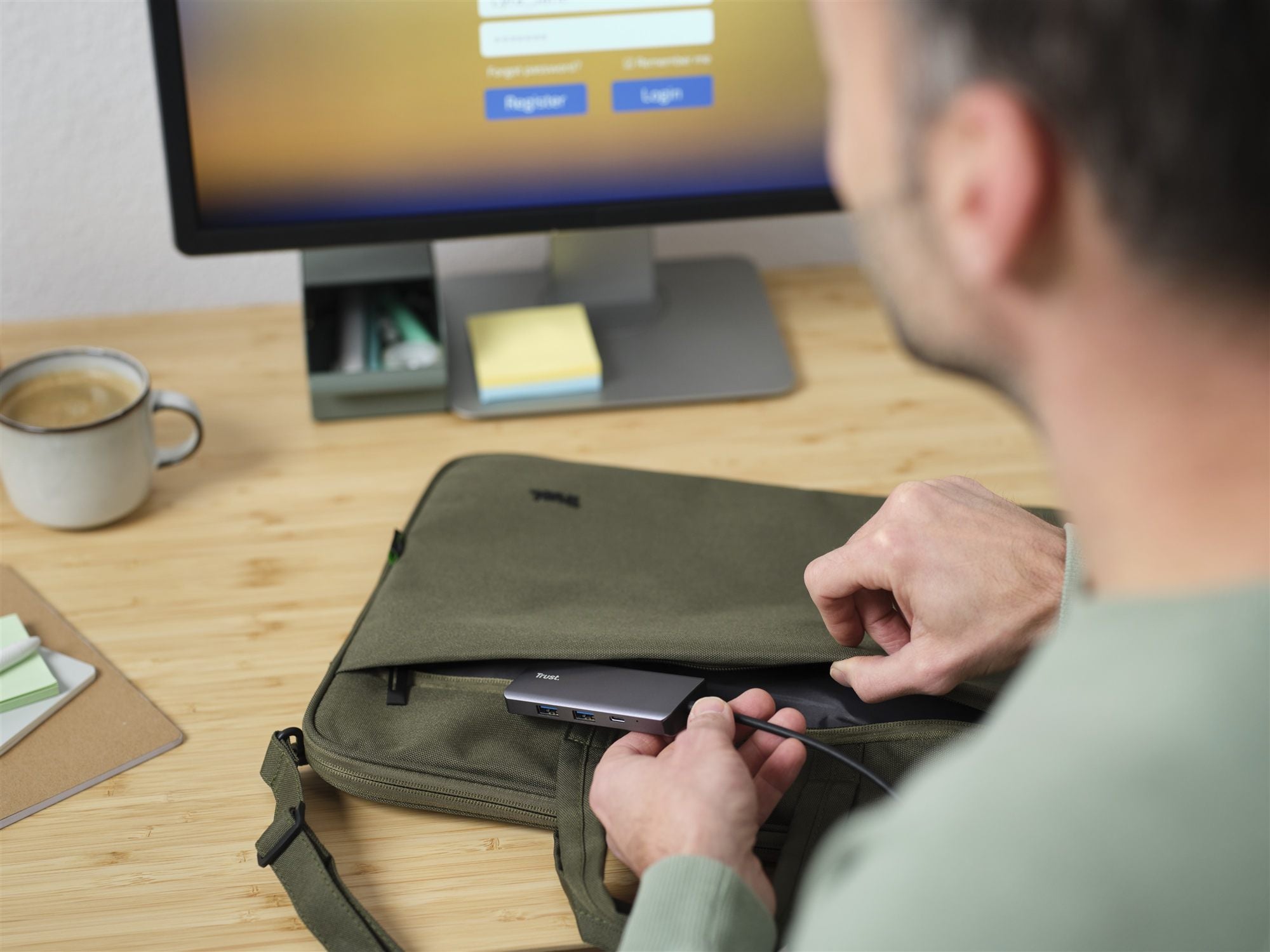 TRUST Adaptateur DALYX USB-C 6 en 1 2 USB-C 2 USB 1 HDMI 1 Ethernet