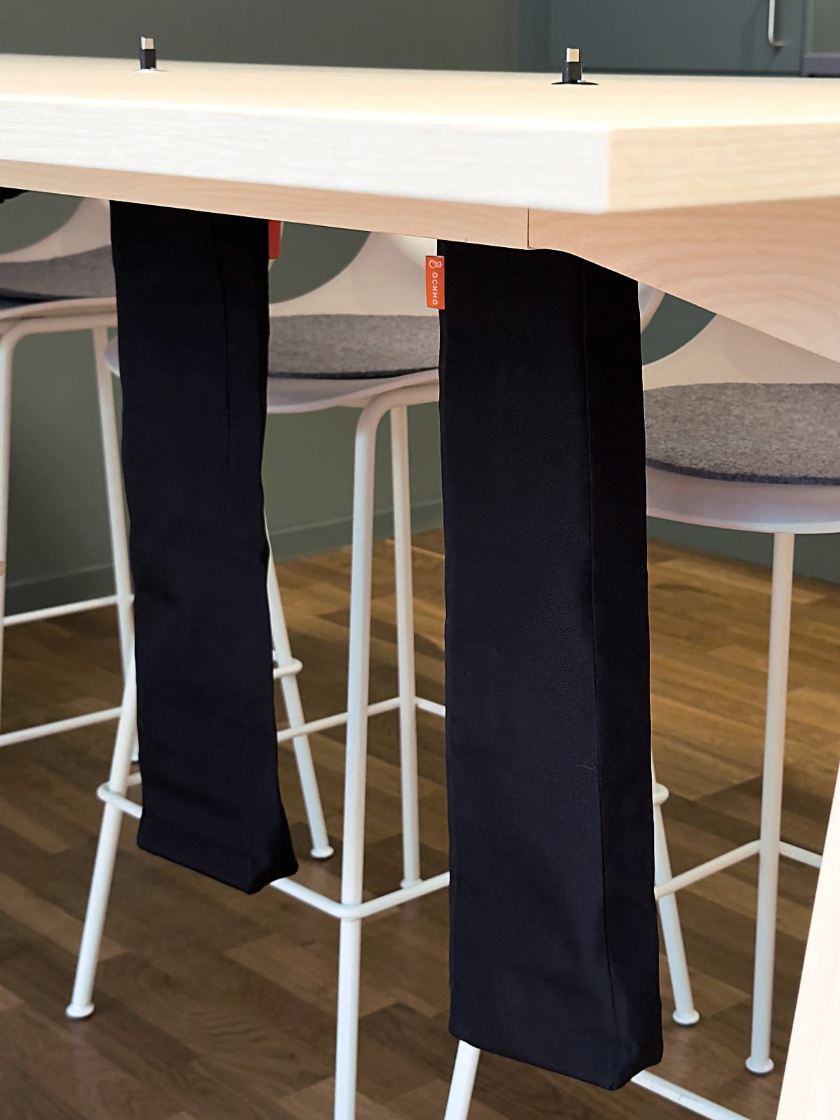 Ochno Pull out cable management system