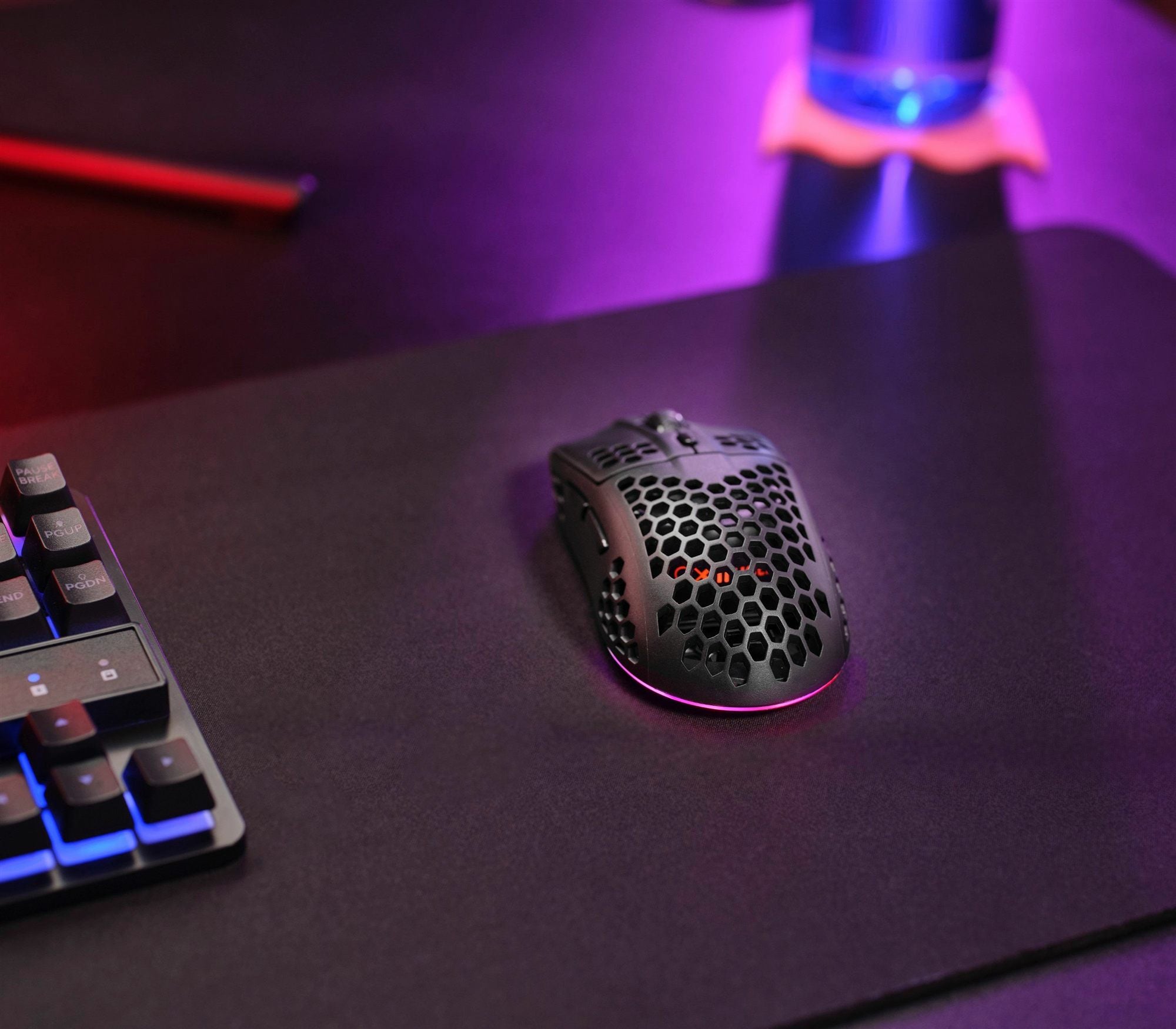 TRUST Souris gaming sans fil HELOX ultra légére - Noire