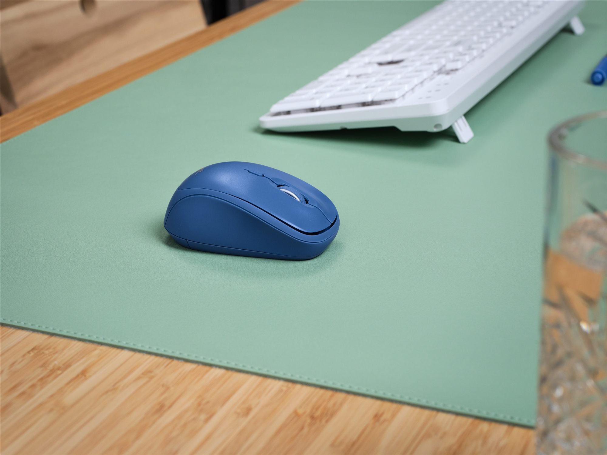 TRUST Souris sans fil compacte YVI+ Multi-connexion Bluetooth + 24 Ghz - Noire