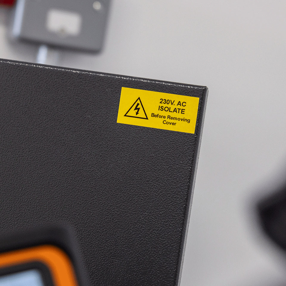 BROTHER Bluetooth connectable electrician labeling machine 18mm ribbon max QWERTY keyboard delivered with case