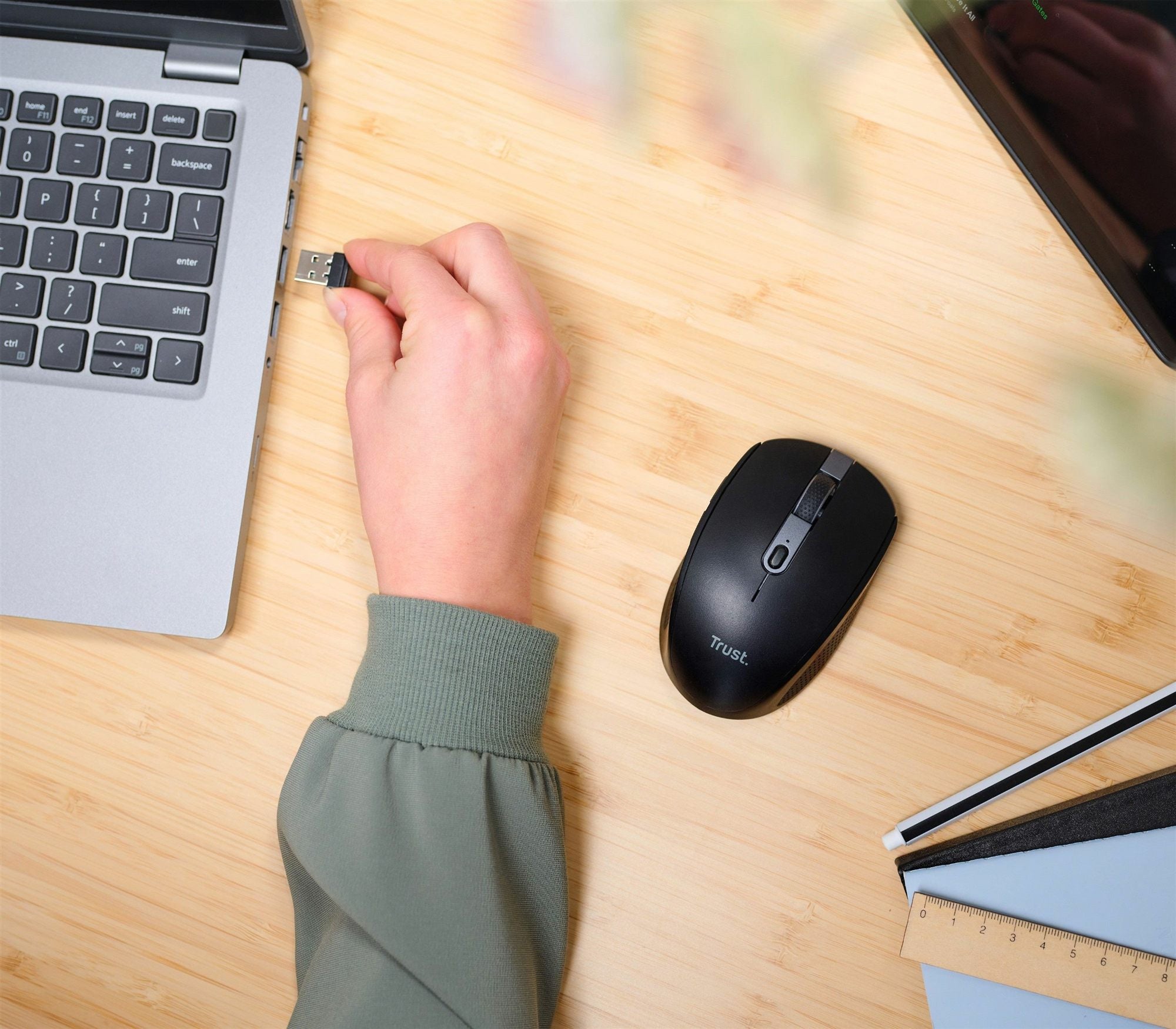 TRUST Souris sans fil OZAA Compact multi-connexion - Noire