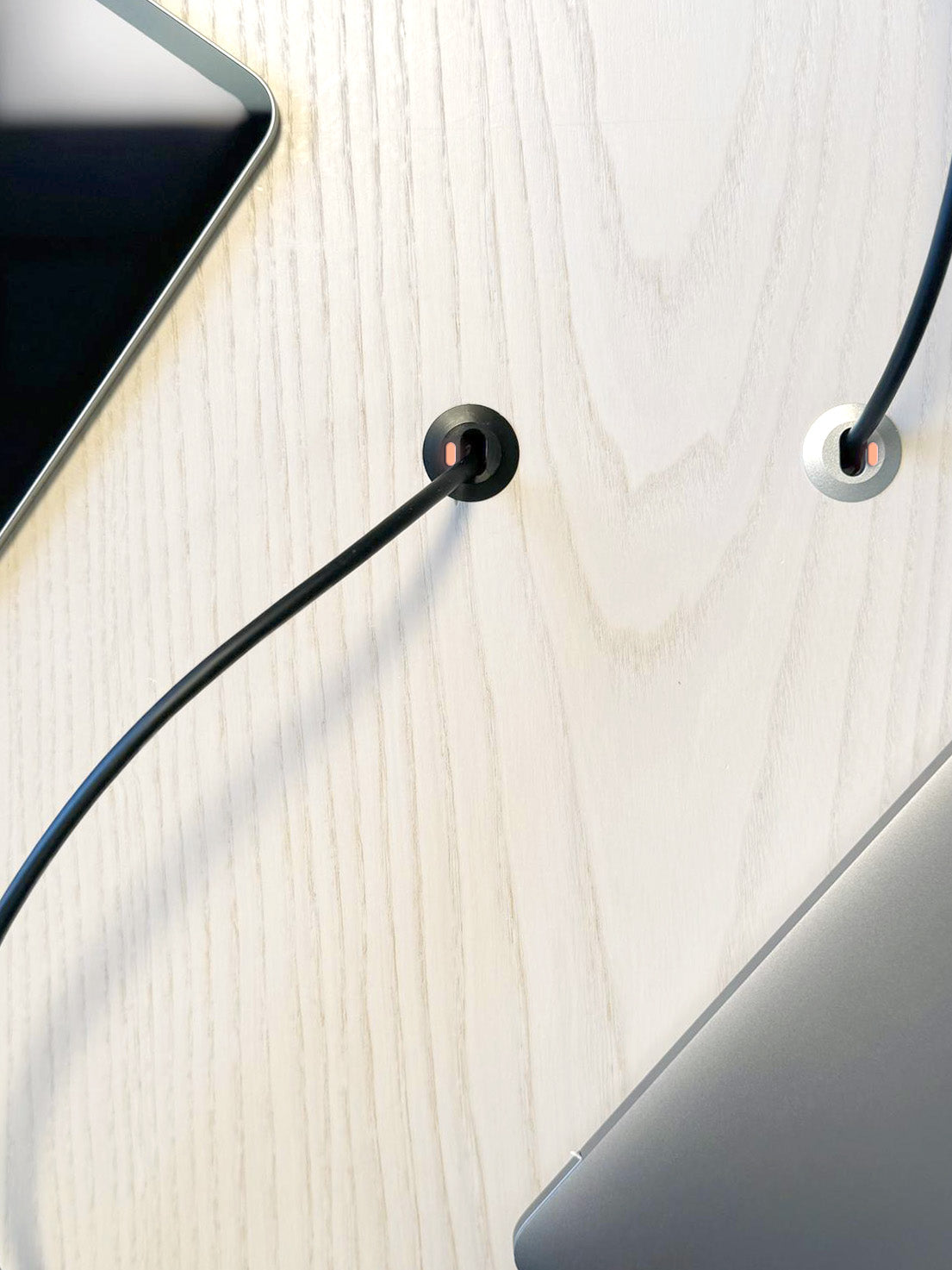 Ochno Socket, pull out, LED button, black