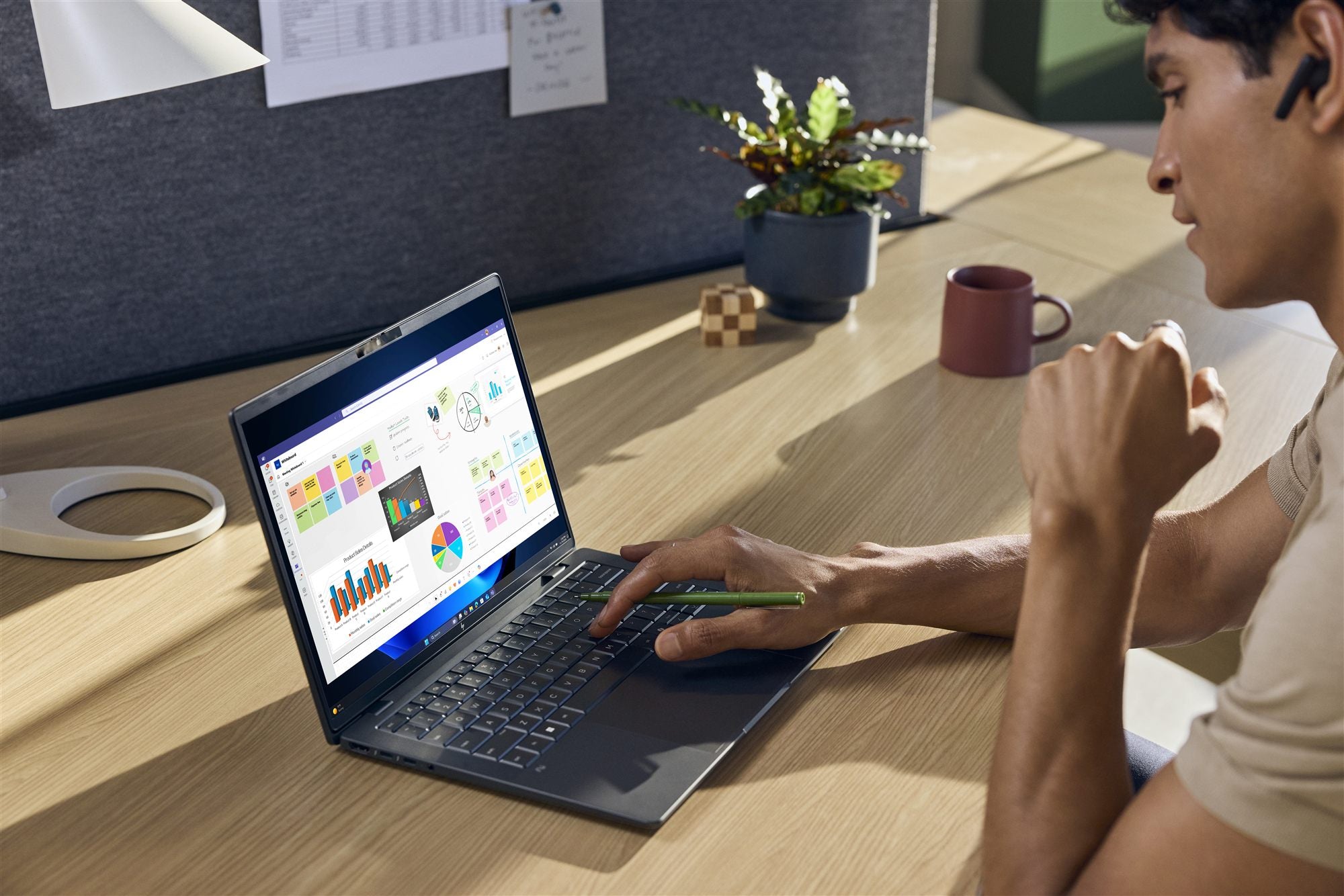 HP EliteBook X G2i AI Intel Core Ultra 5 325 14p WUXGA 32Go LPDDR5X 512Go SSD be+BT 3C Batt FPS UMA W11P 1yr Wrty