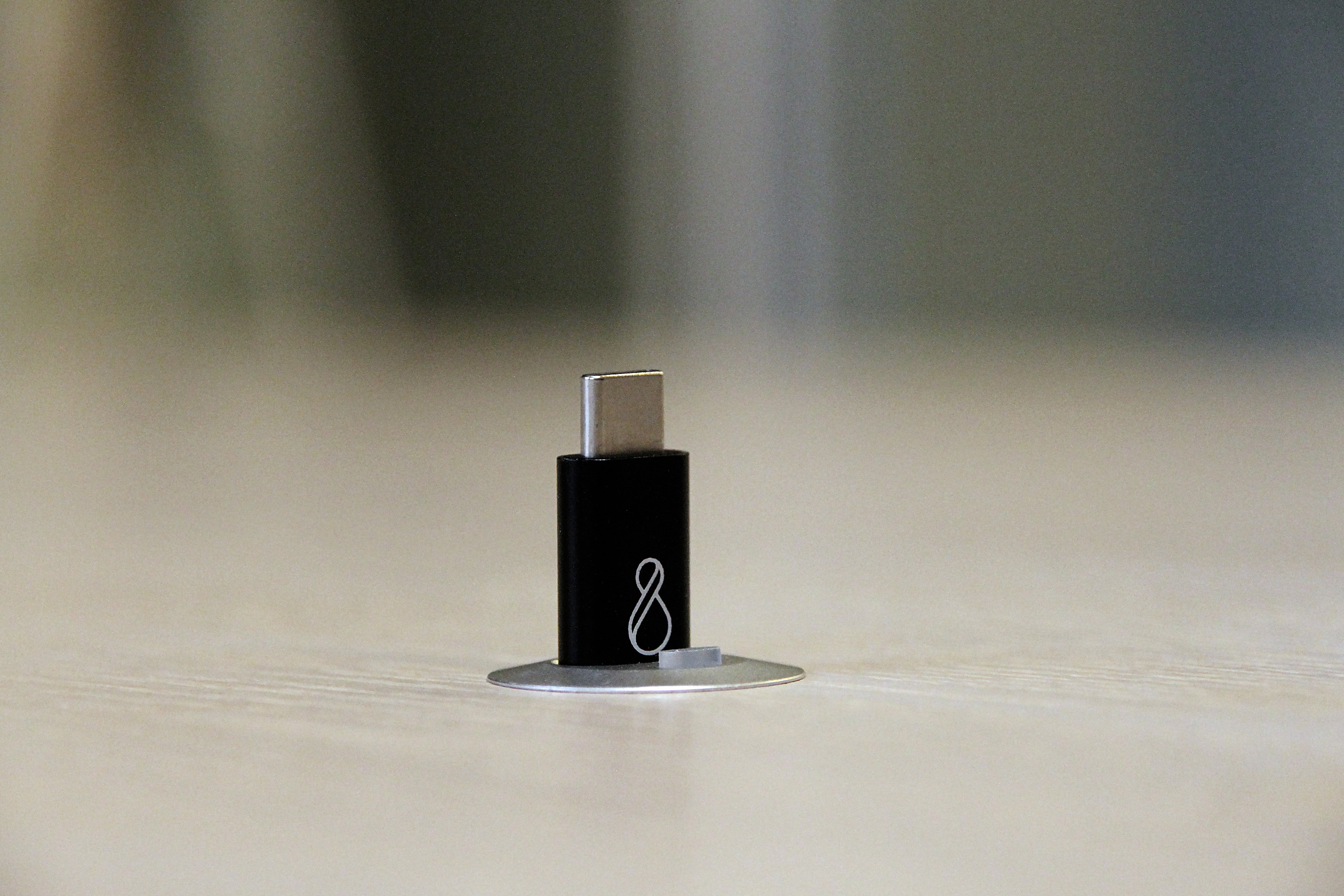 Ochno Socket, pull out, LED button, aluminium