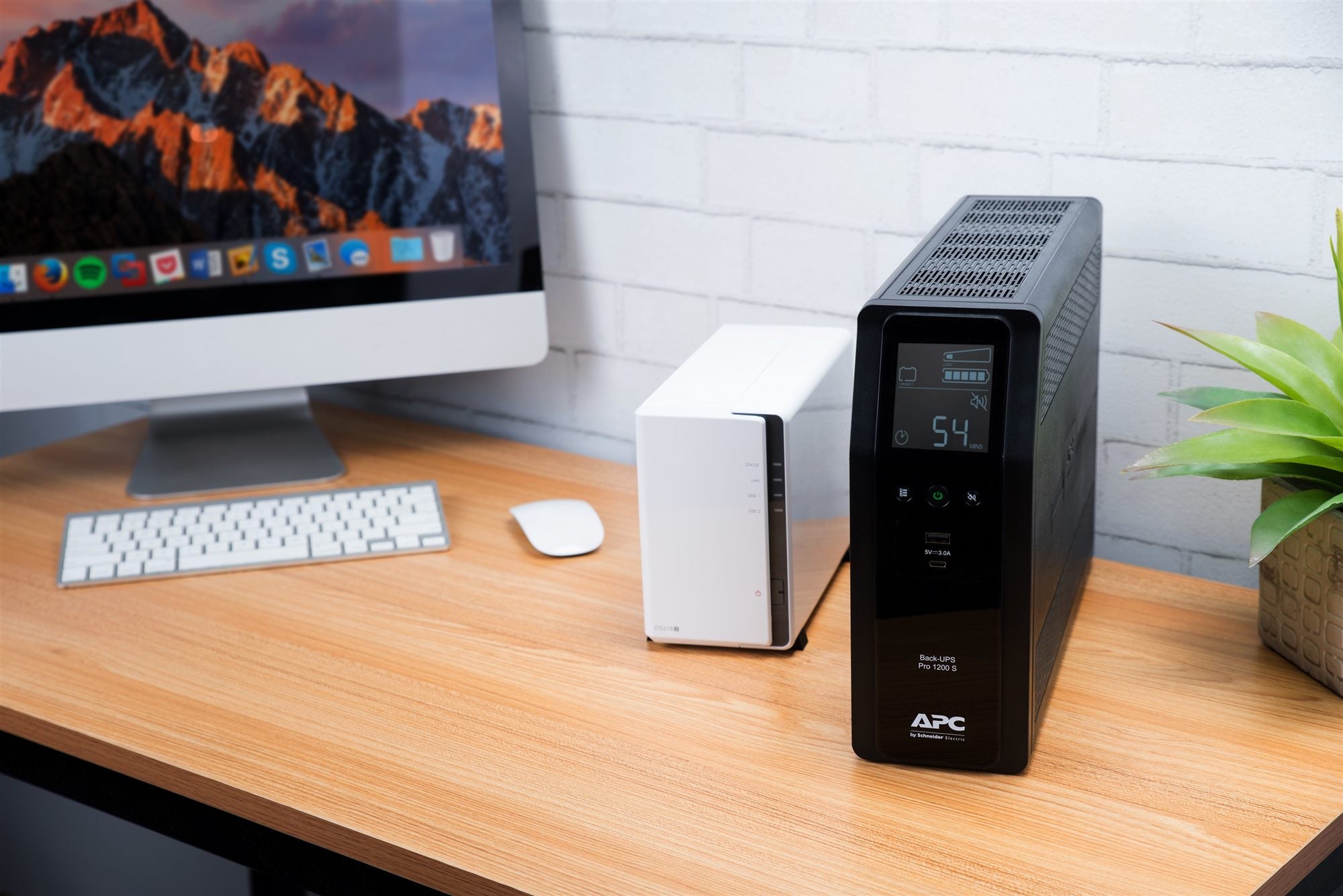 APC Back-UPS Pro BR1200SI UPS AC 220-240V 720Watt 1200VA USB output connectors 8 Black