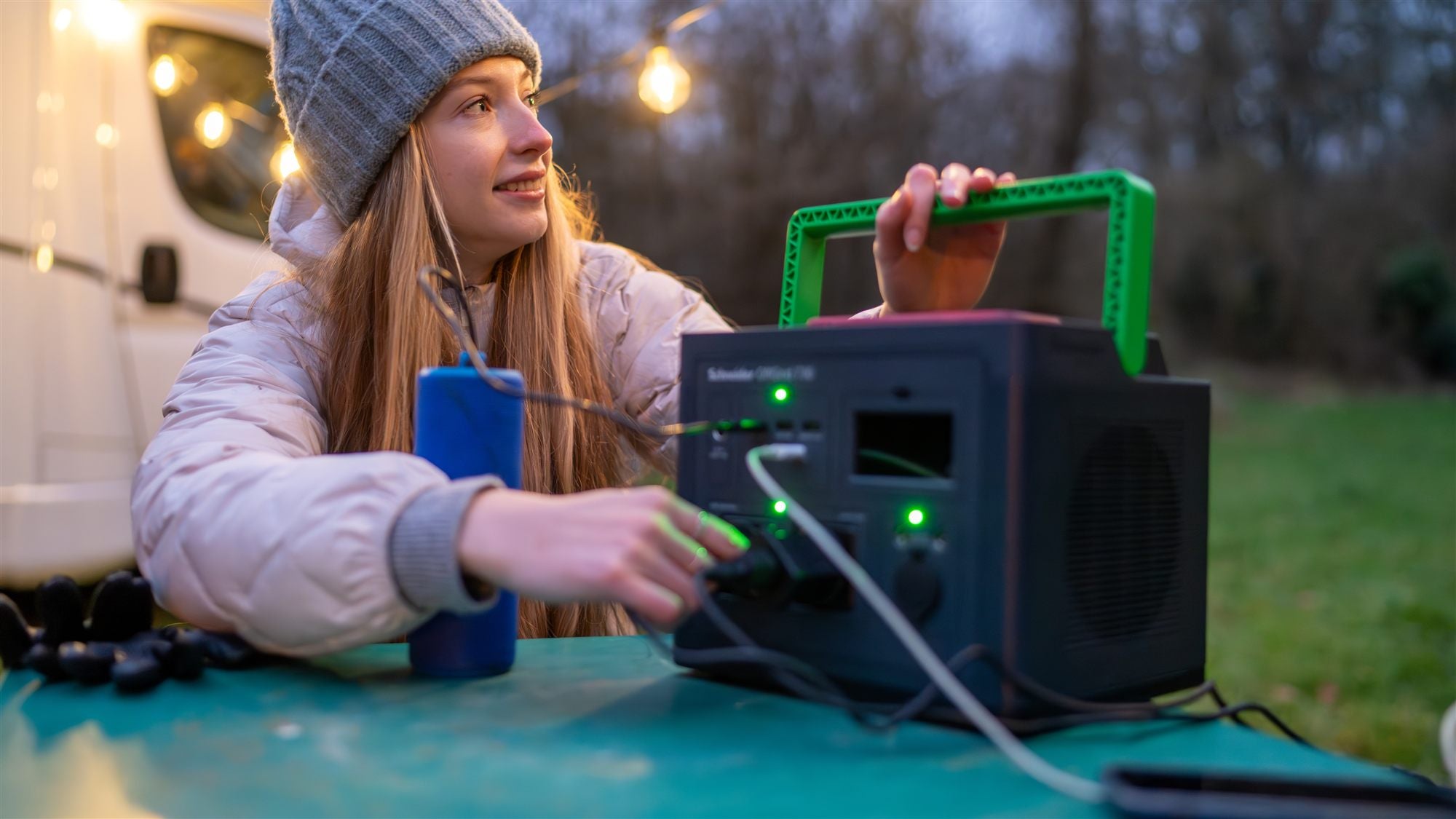 APC Schneider OffGrid Portable Power Station 730 738Wh Lithium-ion 2 Schuko Sinewave