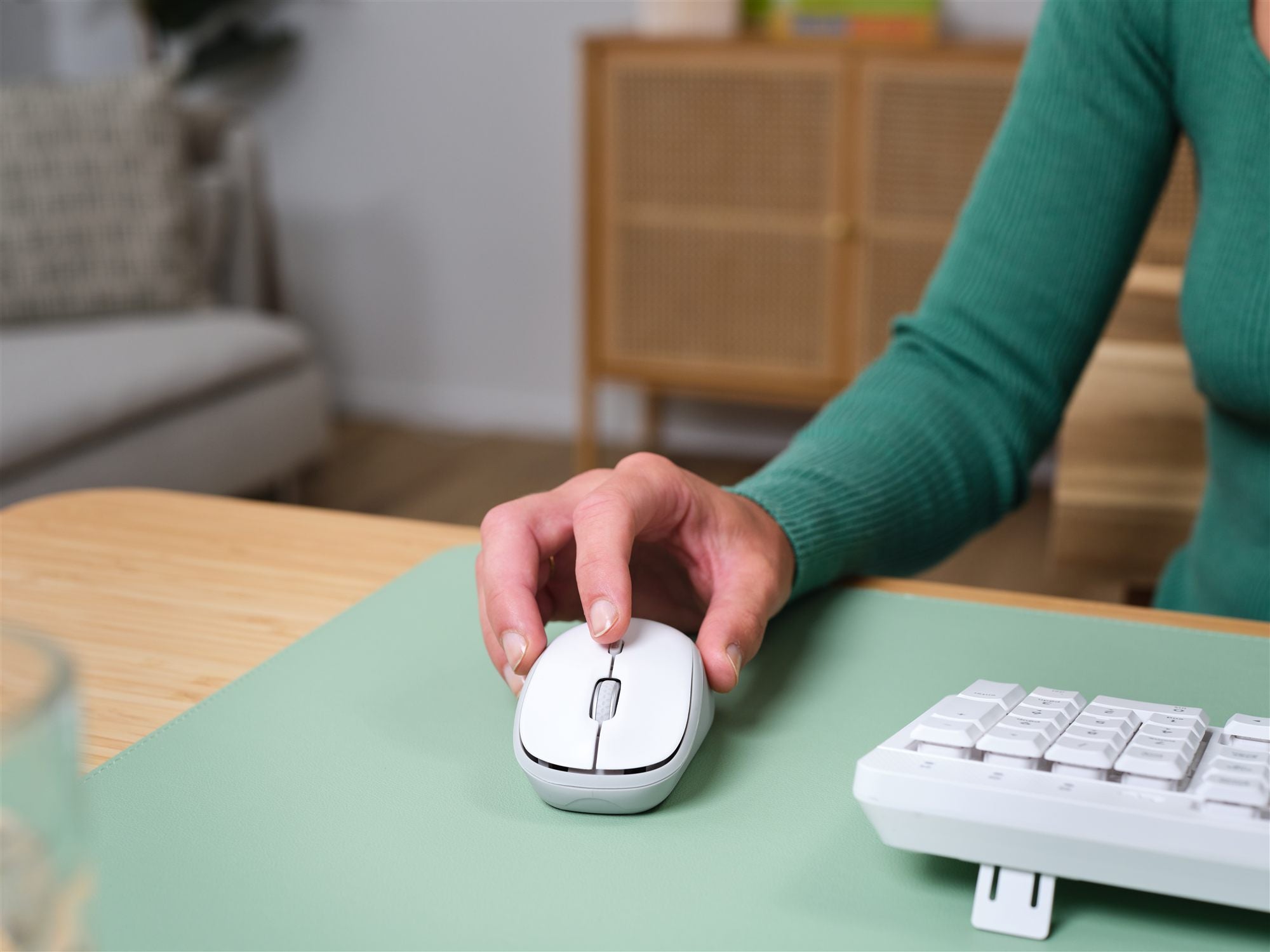 TRUST Souris sans fil compacte YVI+ Multi-connexion Bluetooth + 24 Ghz - Noire