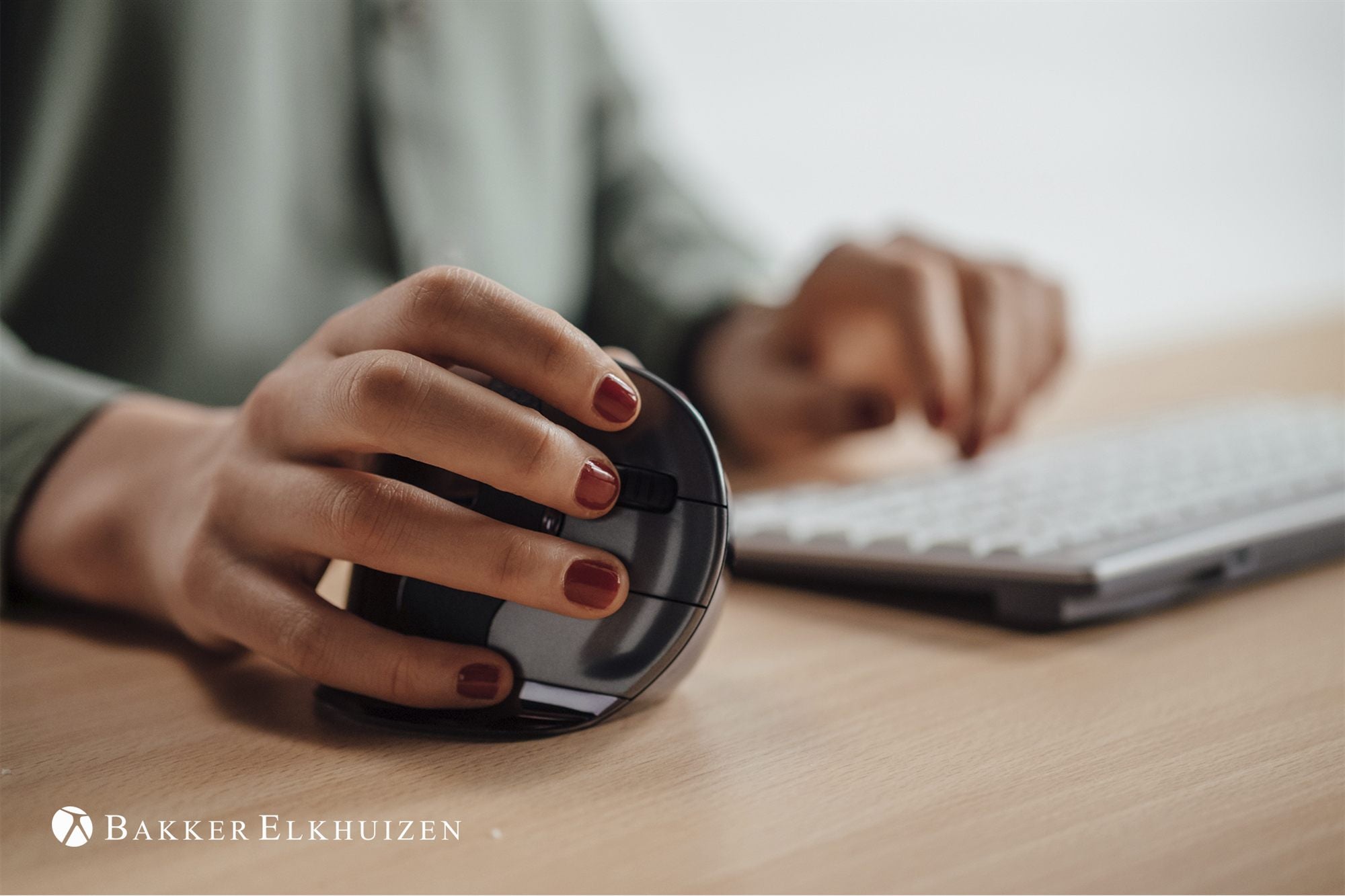 EVOLUENT Vertical Mouse D Small USB