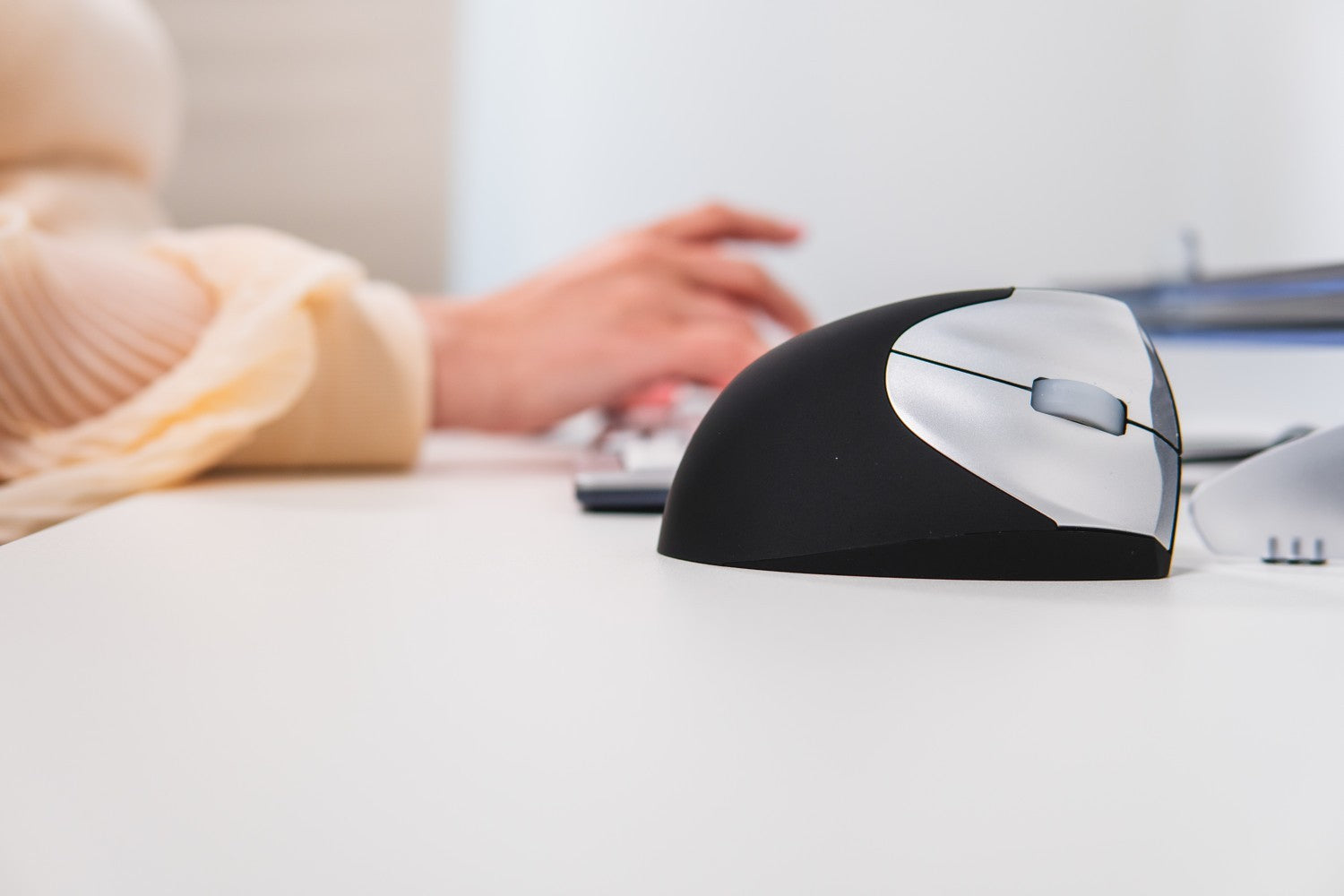 BAKKERELKHUISEN Souris Handshake gaucher sans fil VS4