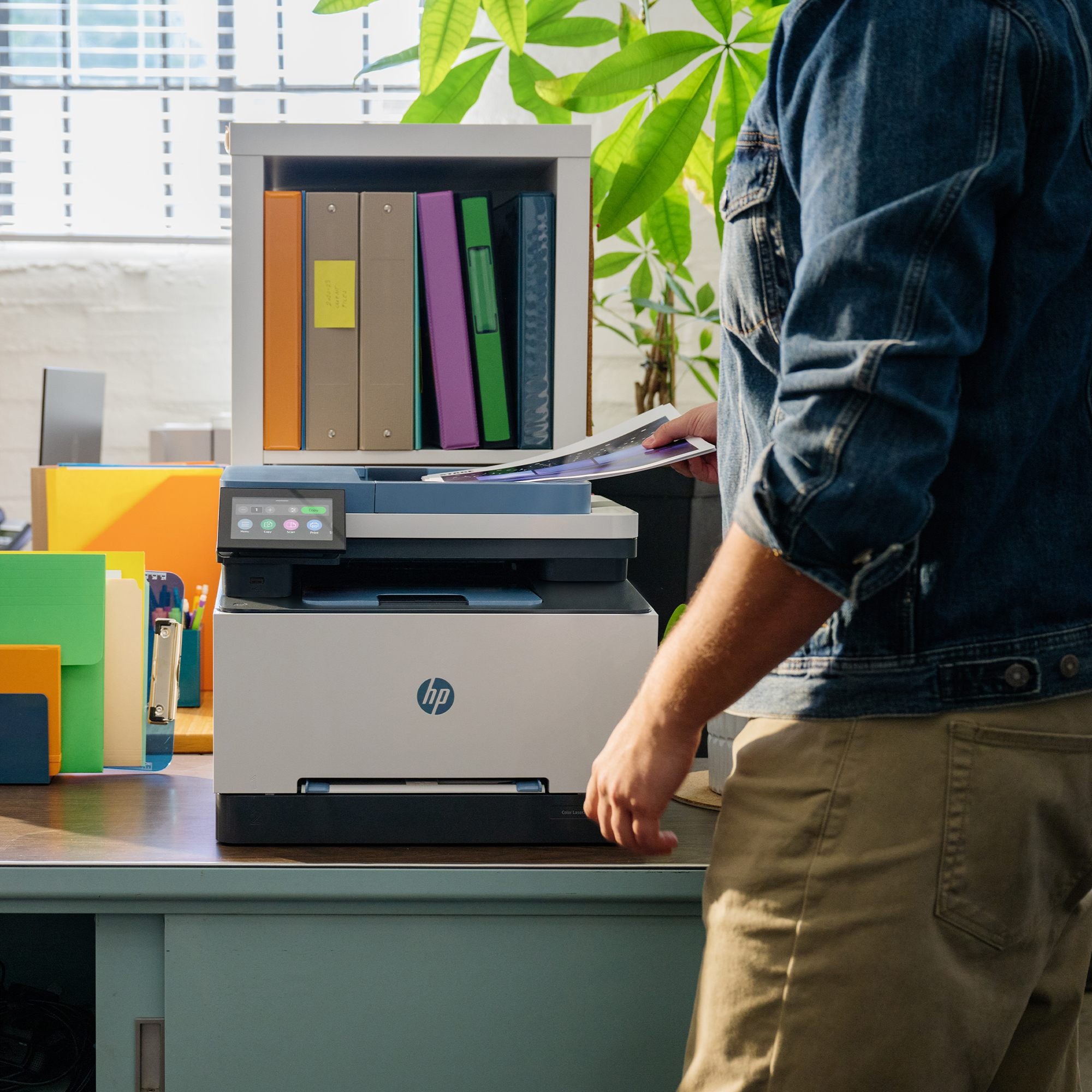 HP LaserJet Pro MFP 3302fdw Couleur - Dispositif multifonction laser couleur - impression, numérisation, copie, 600 x 600 DPI, A4, 25 ppm, Wi-Fi, AirPrint