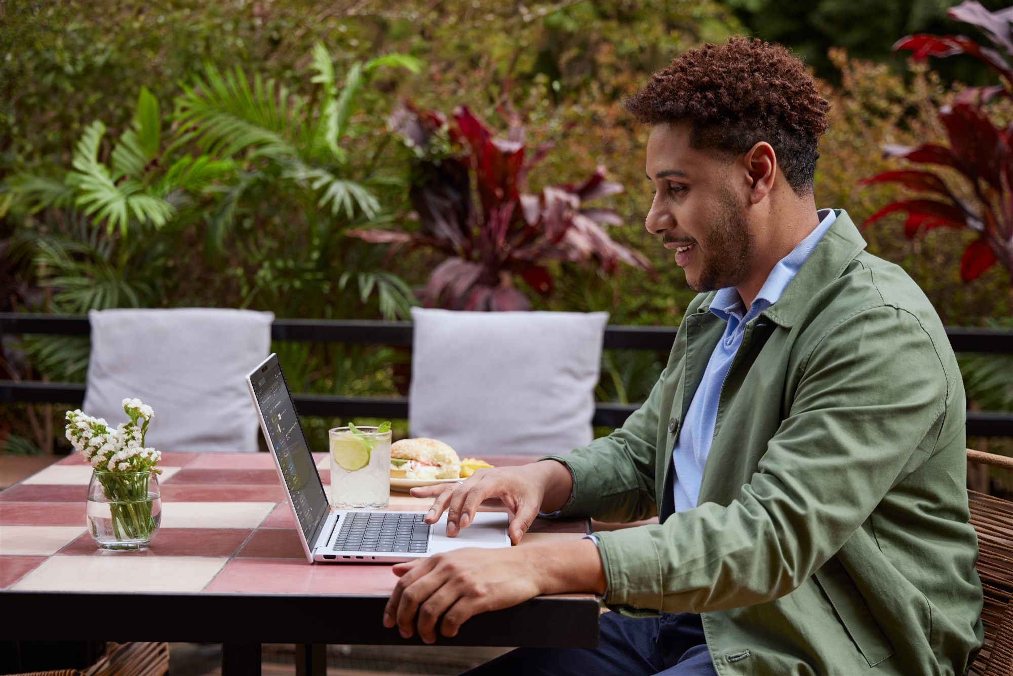 HP EliteBook X Flip G1i PC IA Nouvelle génération Intel Core Ultra 5 226V 14p WUXGA Touch 16Go 512Go SSD W11P Copilot + PC 3/3/0 Sma
