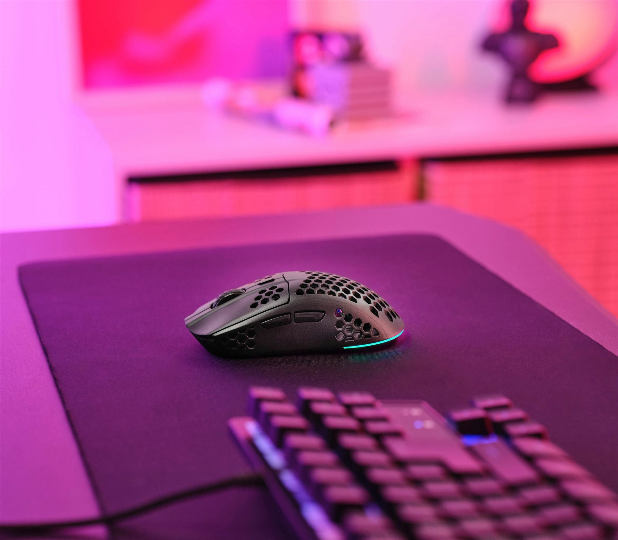 TRUST Souris gaming sans fil HELOX ultra légére - Noire