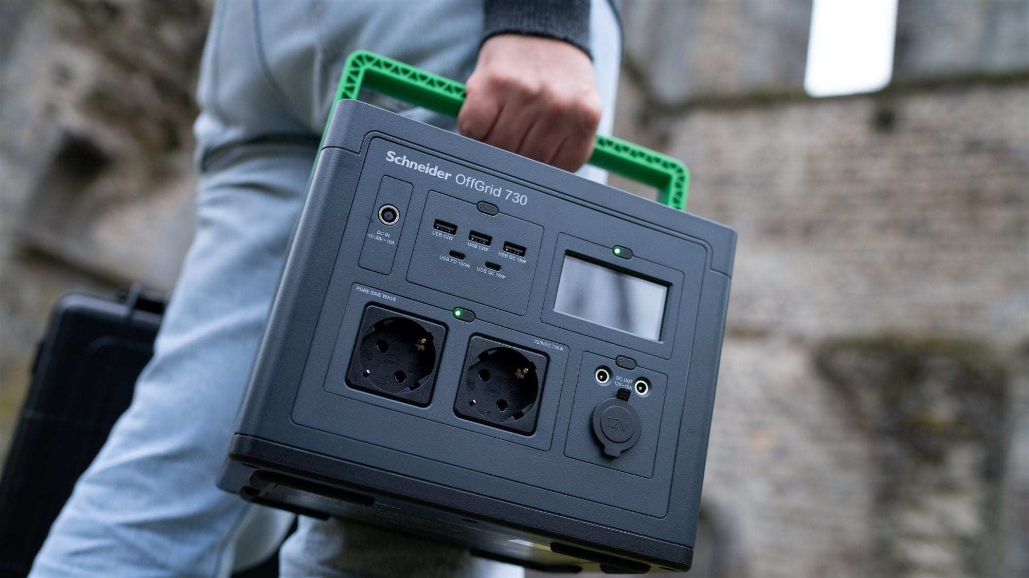 APC Schneider OffGrid Portable Power Station 730 738Wh Lithium-ion 2 Schuko Sinewave