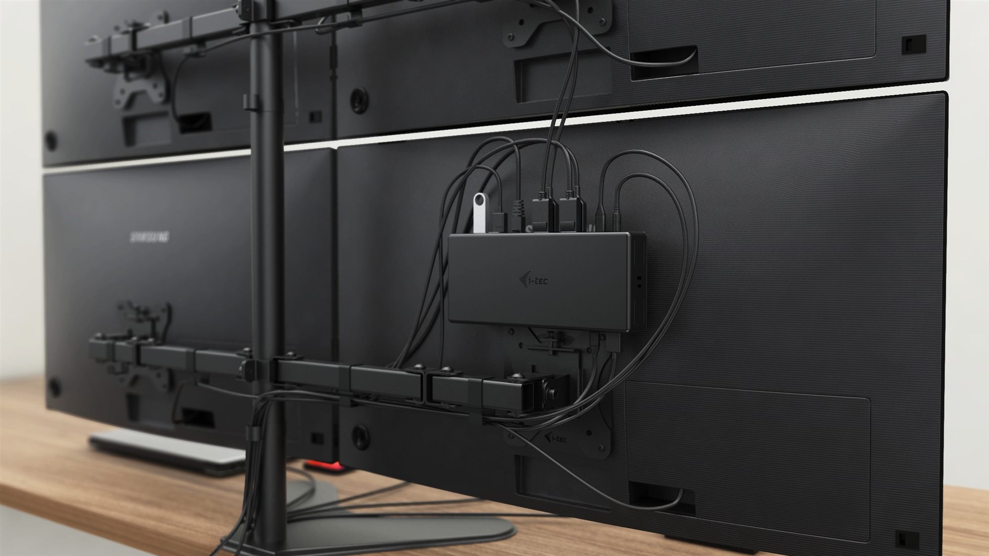 I-TEC USB-C Quattro Display Docking Station 2xDP 2xHDMI 1xGLAN 5xUSB 3.0 1xUSB-C-Data 1xAudio 1xMic 85W PD KL