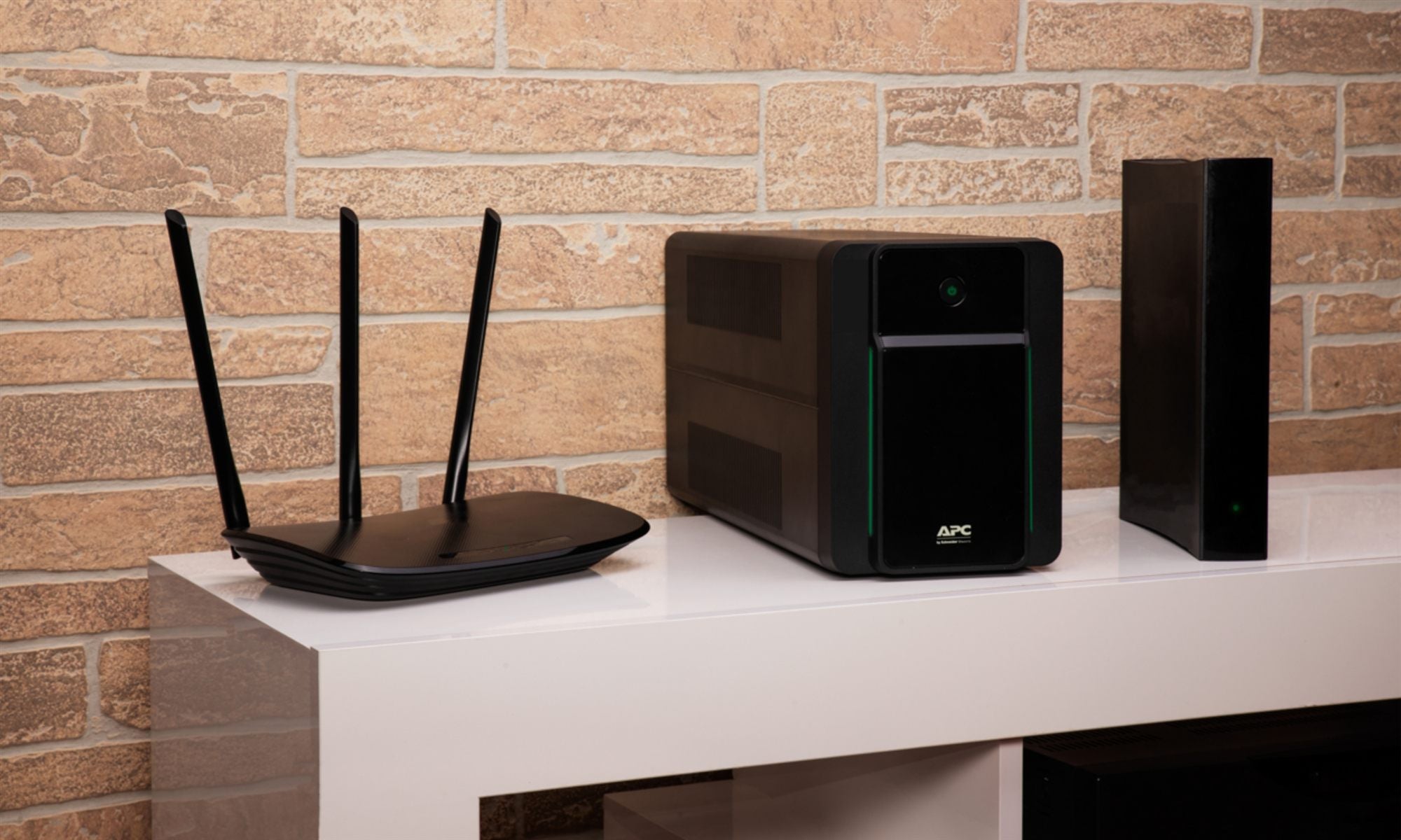 APC BX1200MI-GR alimentation d'énergie non interruptible Interactivité de ligne 1,2 kVA 650 W 4 sortie(s) CA