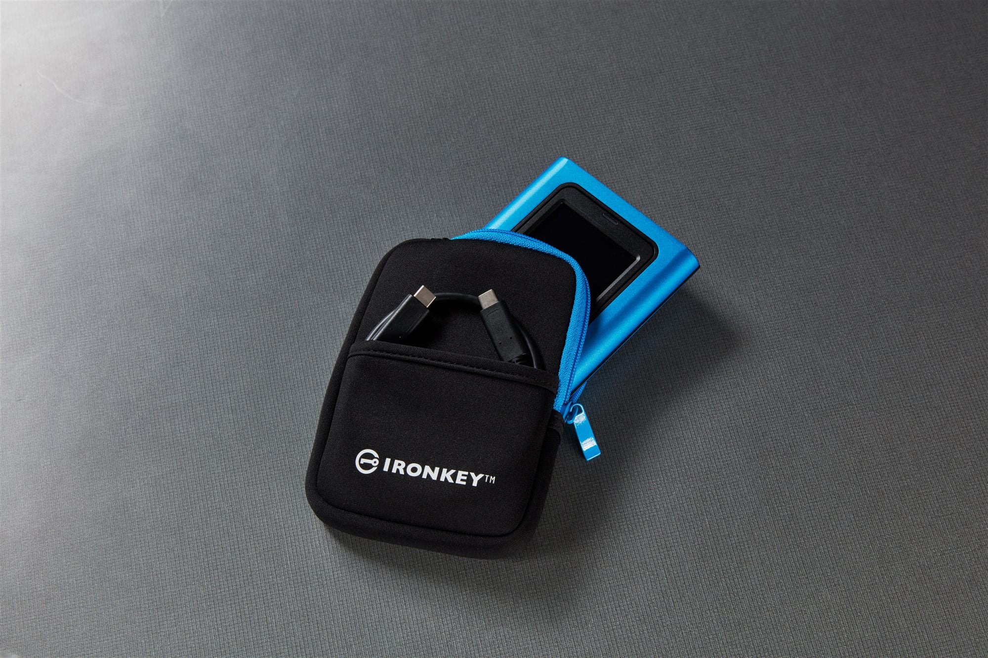 KINGSTON 3840Go IronKey Vault Privacy 80 XTS-AES 256-bit Encrypted External SSD