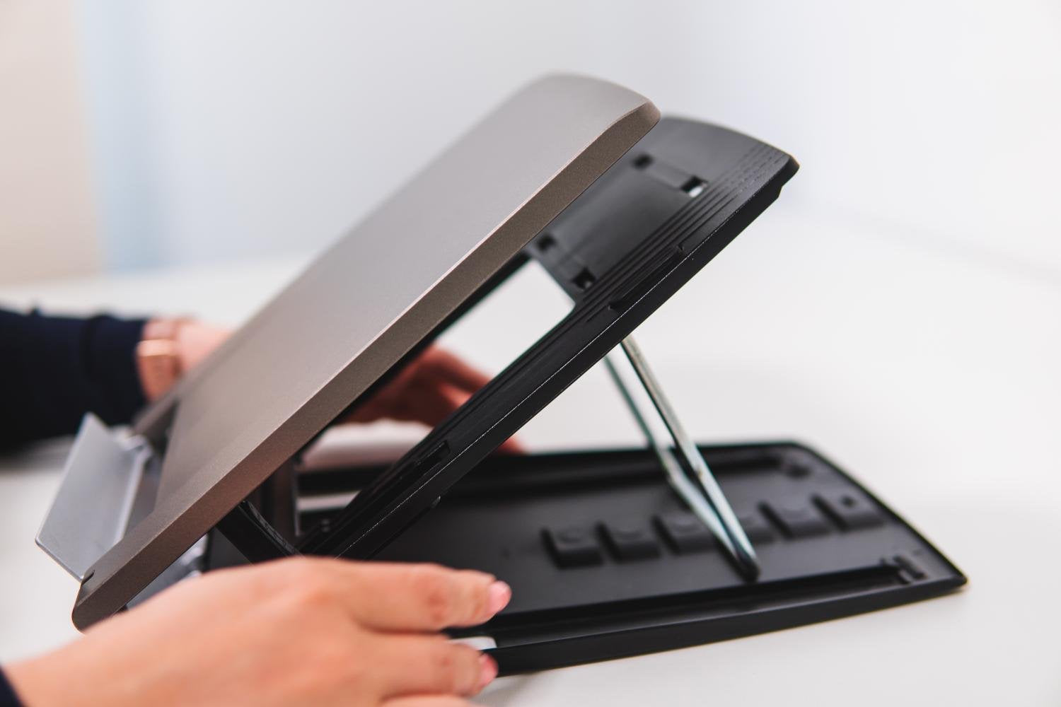 BAKKERELKHUISEN Support de PC portable Ergo-Q 330 Circular