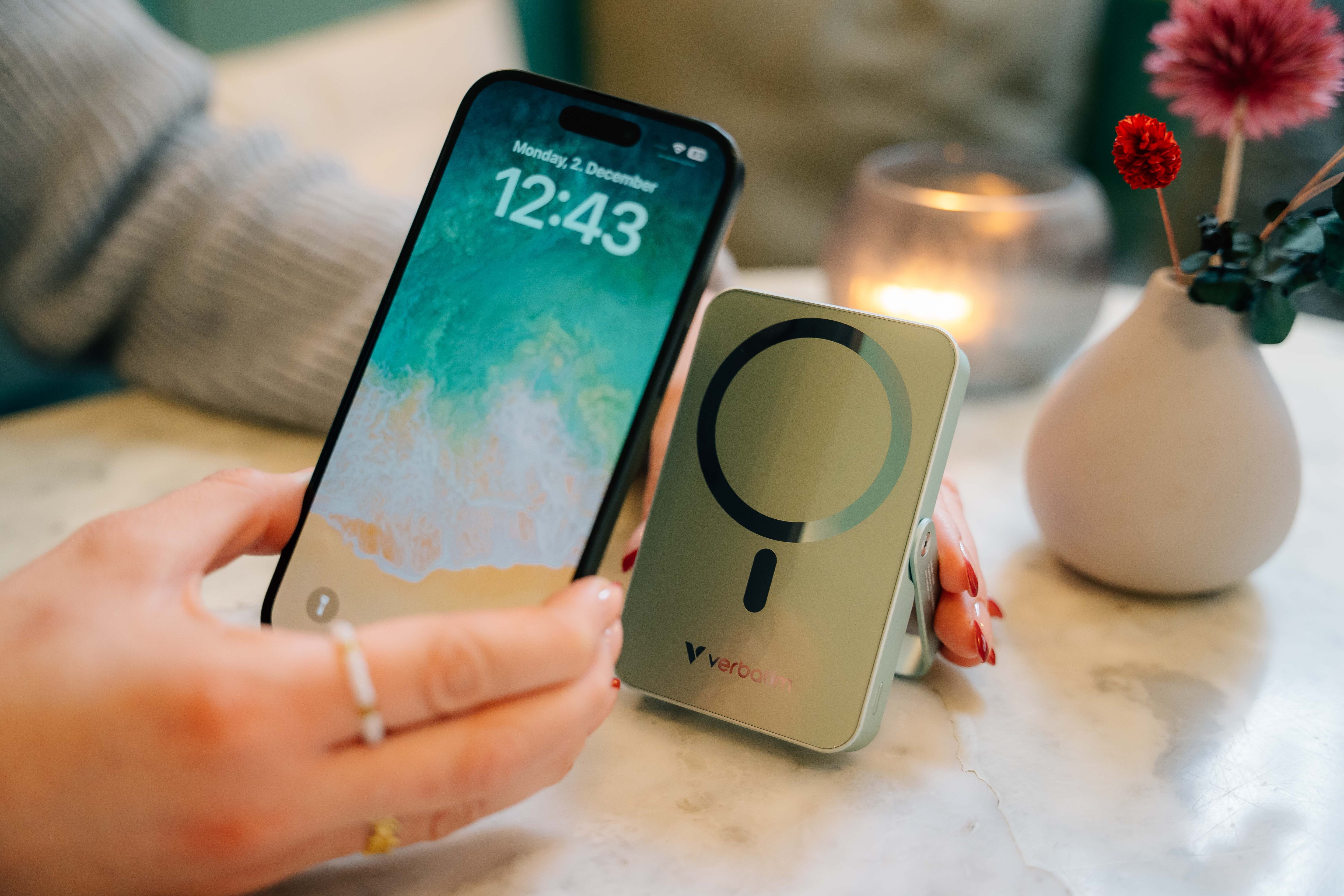 Charge 'n' Go Power Bank with Stand Magn