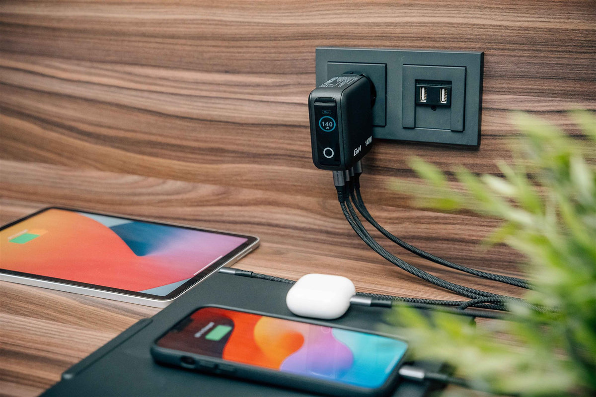 Mini GaN Charger 140W with Display