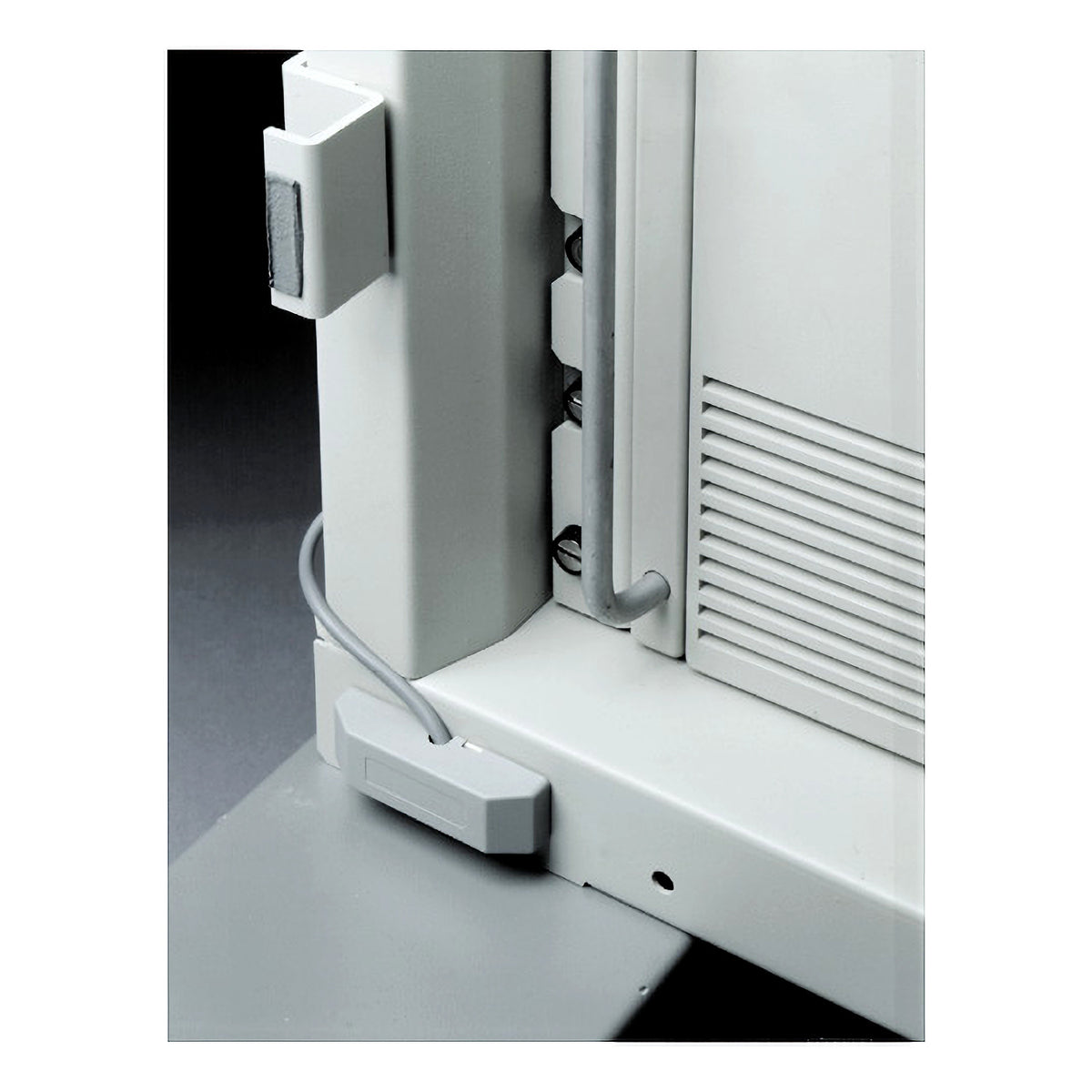 NetShelter VX/SX Door Sensor Switch Kit
