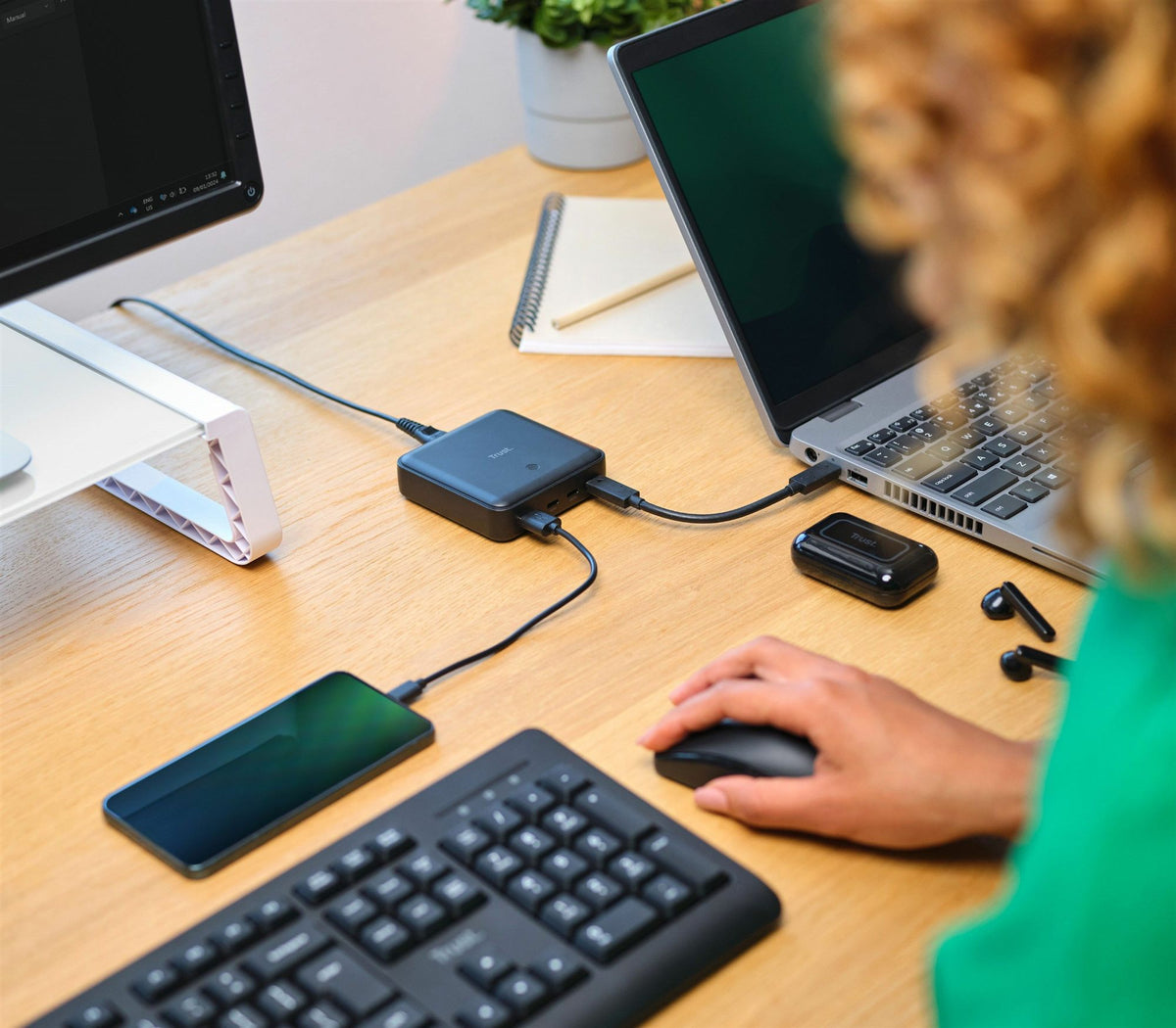 TRUST Chargeur de bureau universel MAXO USB-C 100 watts Apple PC… 4 ports - Noire