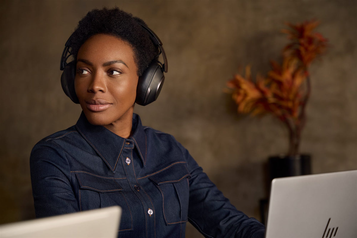 HP Poly Voyager Surround 80 UC Microsoft Teams Certified USB-C Headset +USB-C/A Adapter Sans fil Arceau Musique/Quotidien USB Type-C Bluetooth Socle de chargeme